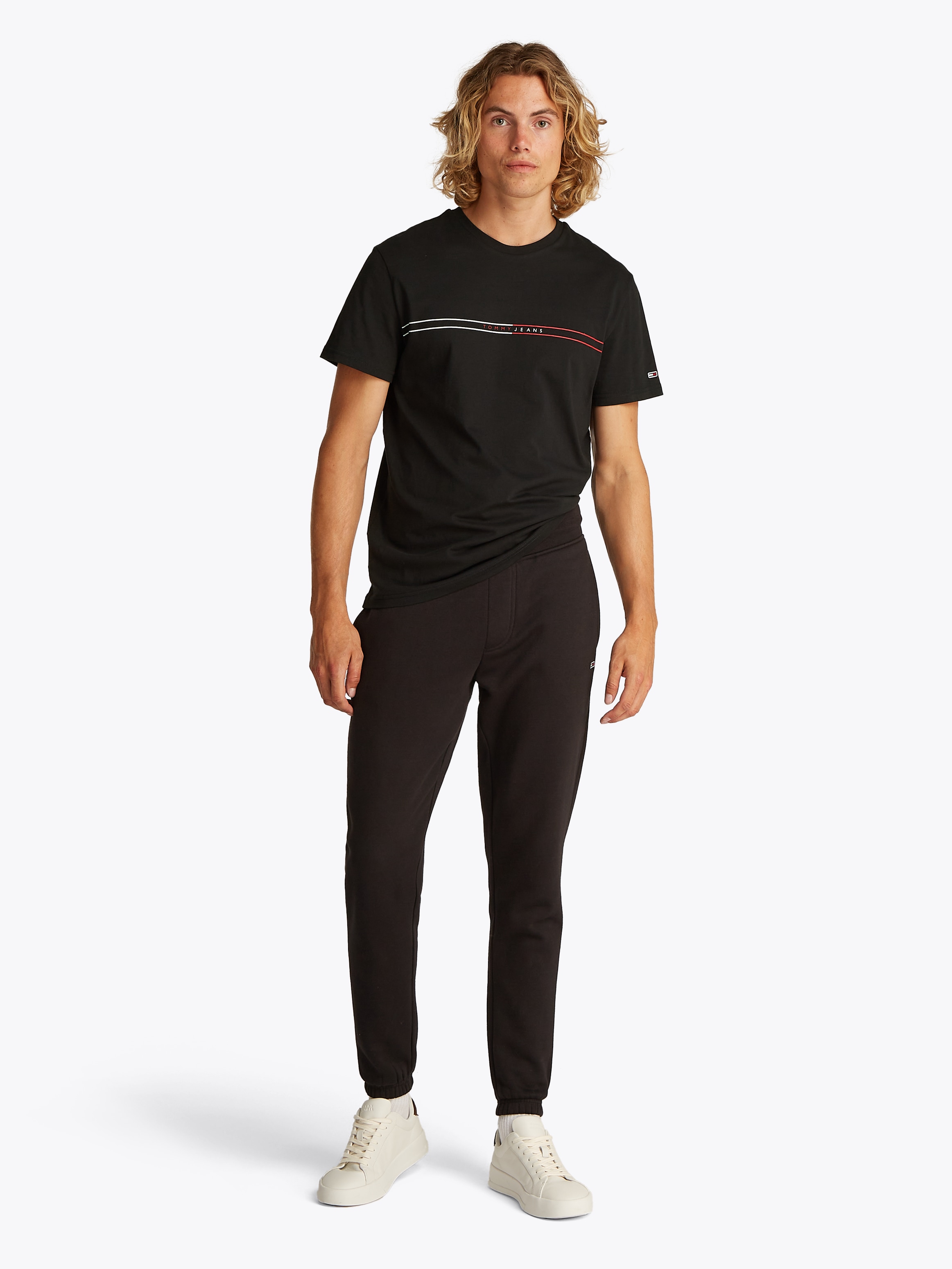 Tommy Jeans Kurzarmshirt »TJM SLIM ENTRY GRAPHIC TEE EXT«, Mit Rundhalsausschnitt