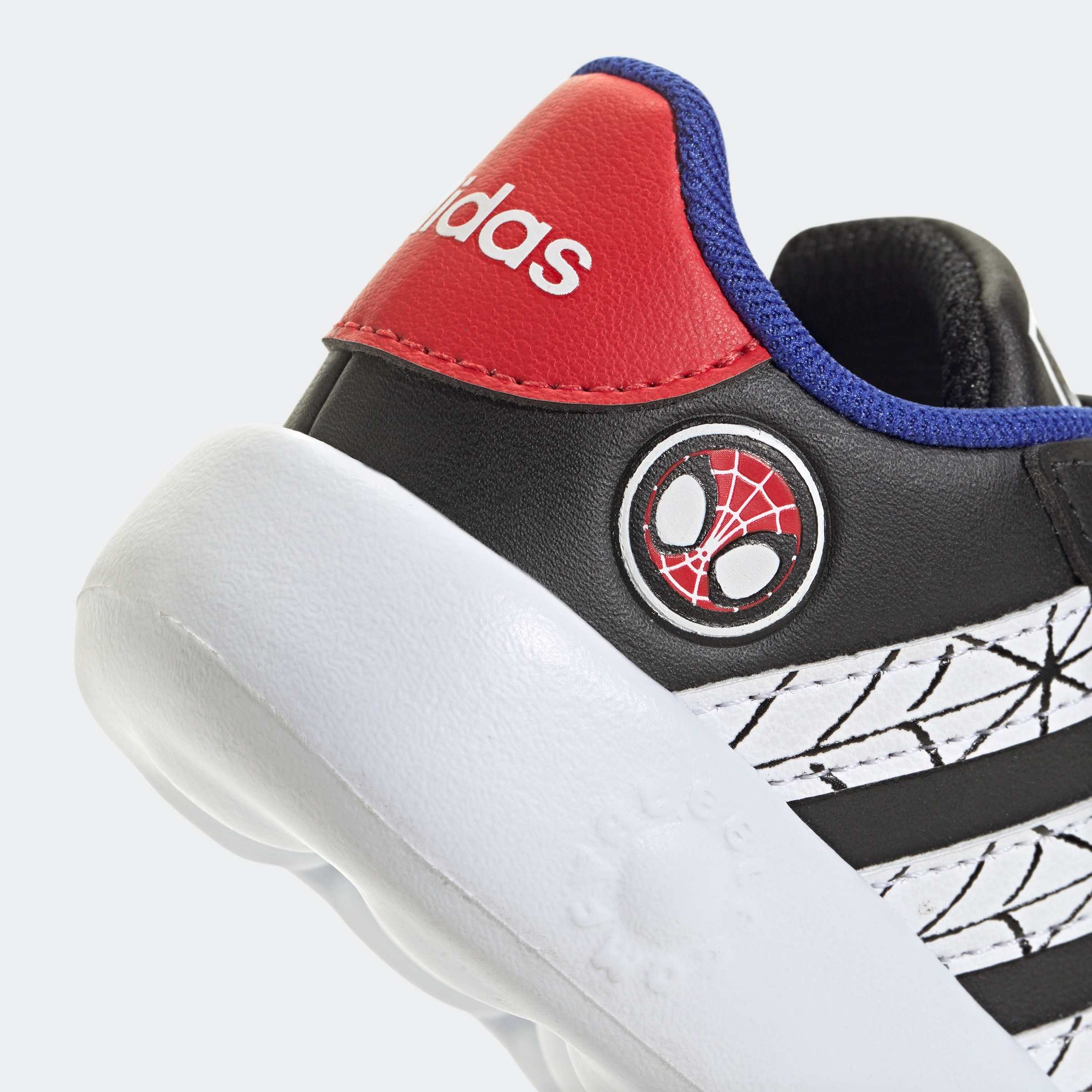 adidas Sportswear Klettschuh »ADIDAS MARVEL SPIDER-MAN KIDS GRAND COURT SCHUH«, Design auf den Spuren des adidas Superstar, für Kinder