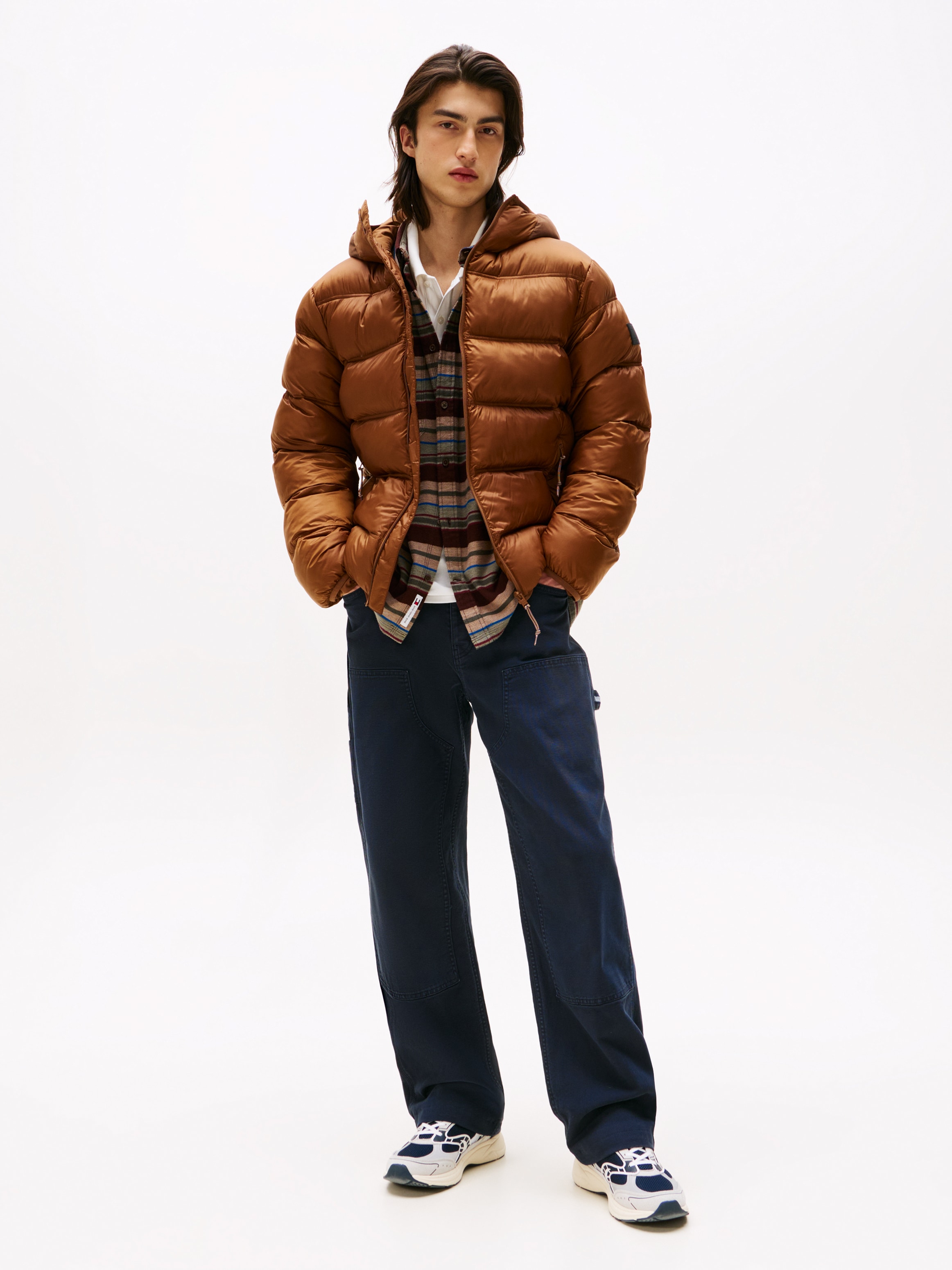 Tommy Jeans Steppjacke »HOODED LOGO PUFFER«, mit Kapuze, Daunenjacke, Übergangsjacke Regular fit mit Rundhalsausschnitt