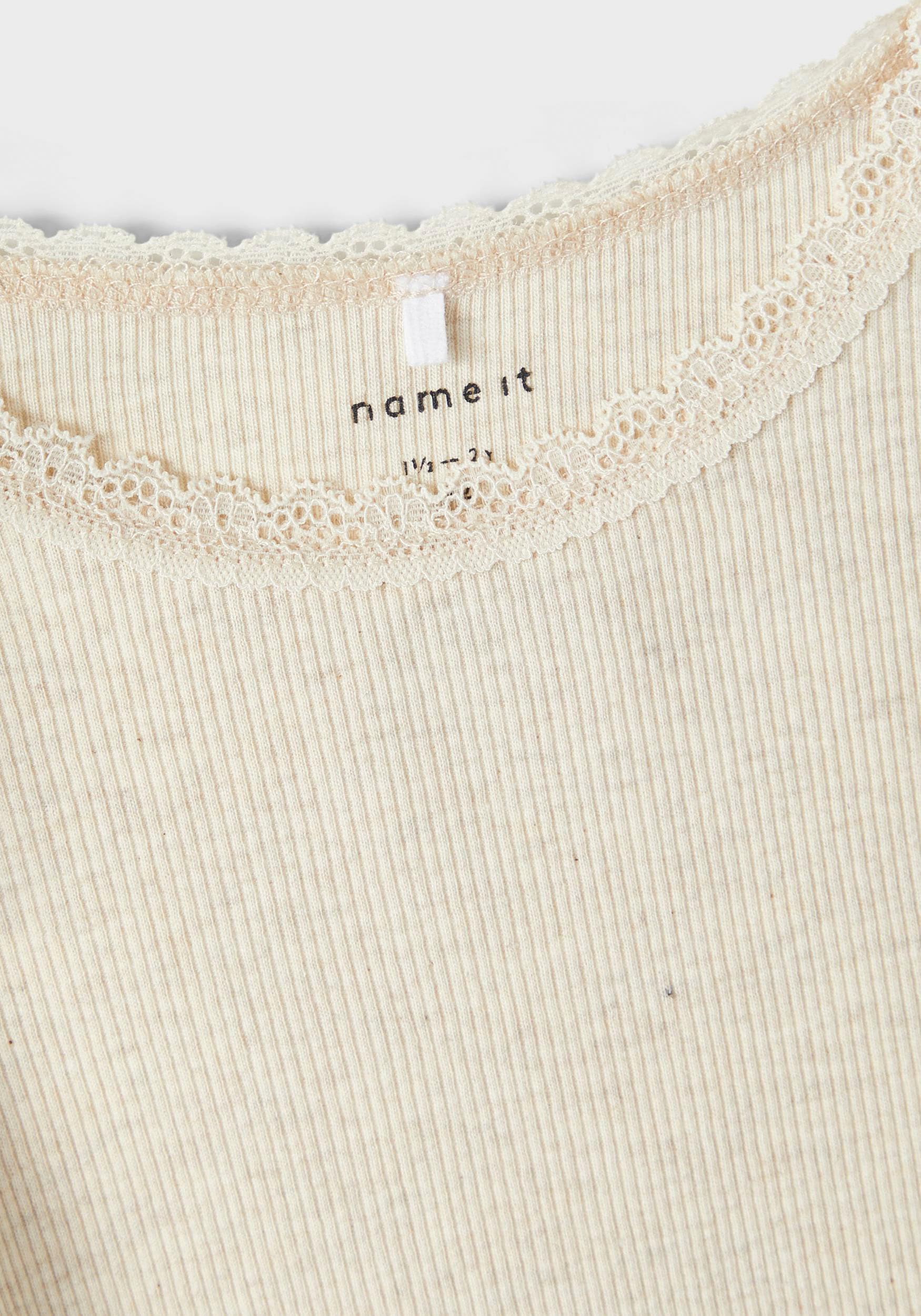Name It Langarmshirt »NMFKAB LS TOP NOOS«, in Feinripp und mit süßer Spitzenkante am Ausschnitt