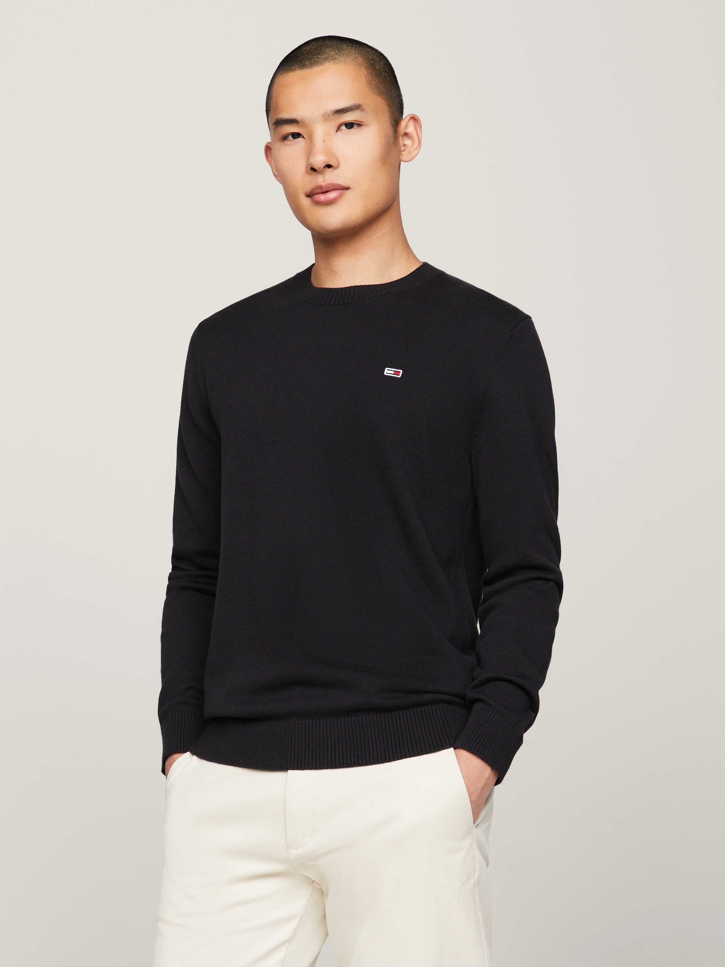 Tommy Jeans "TJM SLIM ESSENTIAL LIGHT SWEATER" mit Flag-Patch günstig online kaufen