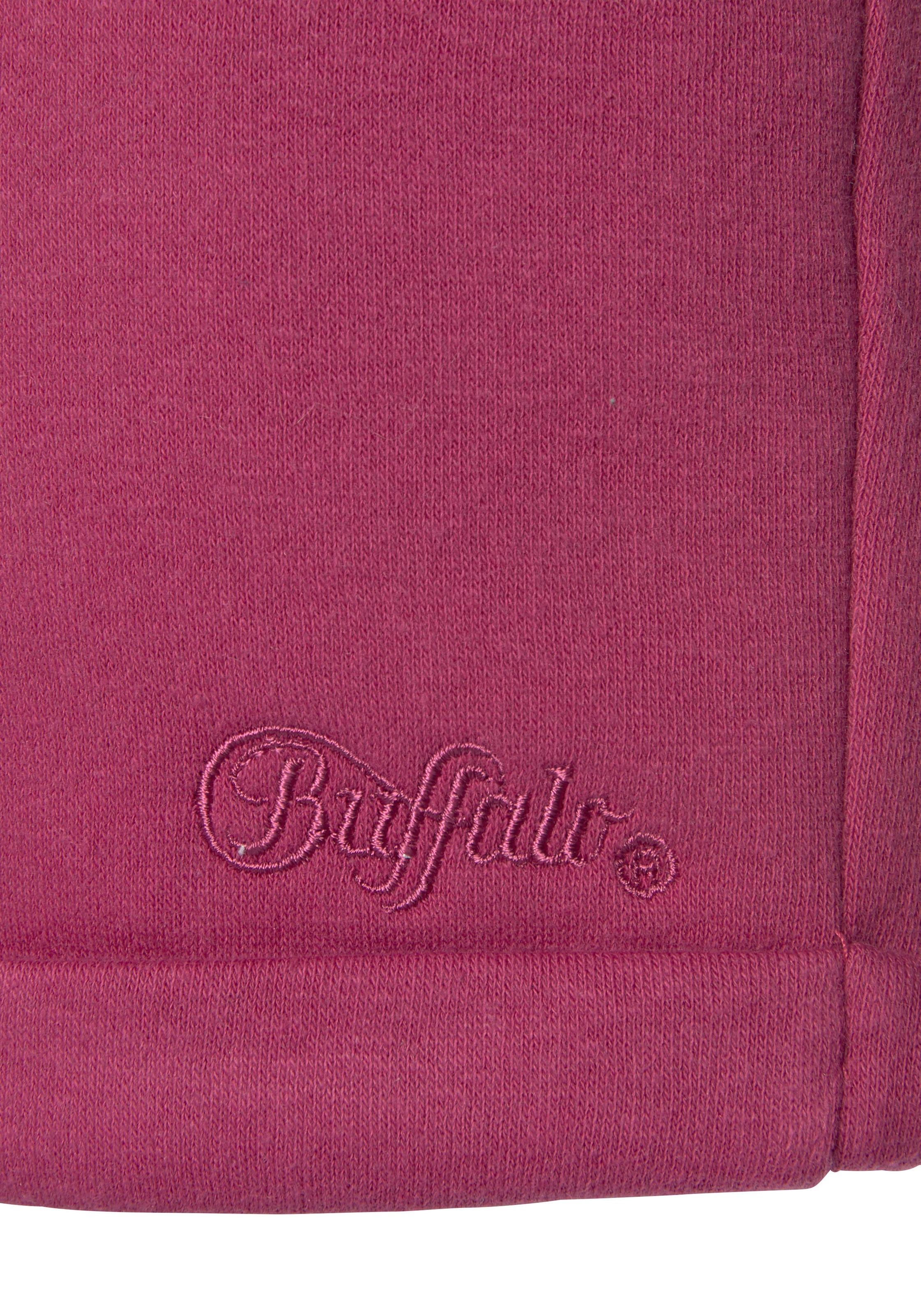 Buffalo Sweatshorts, mit Logostickerei und seitlichen Taschen, Loungeanzug