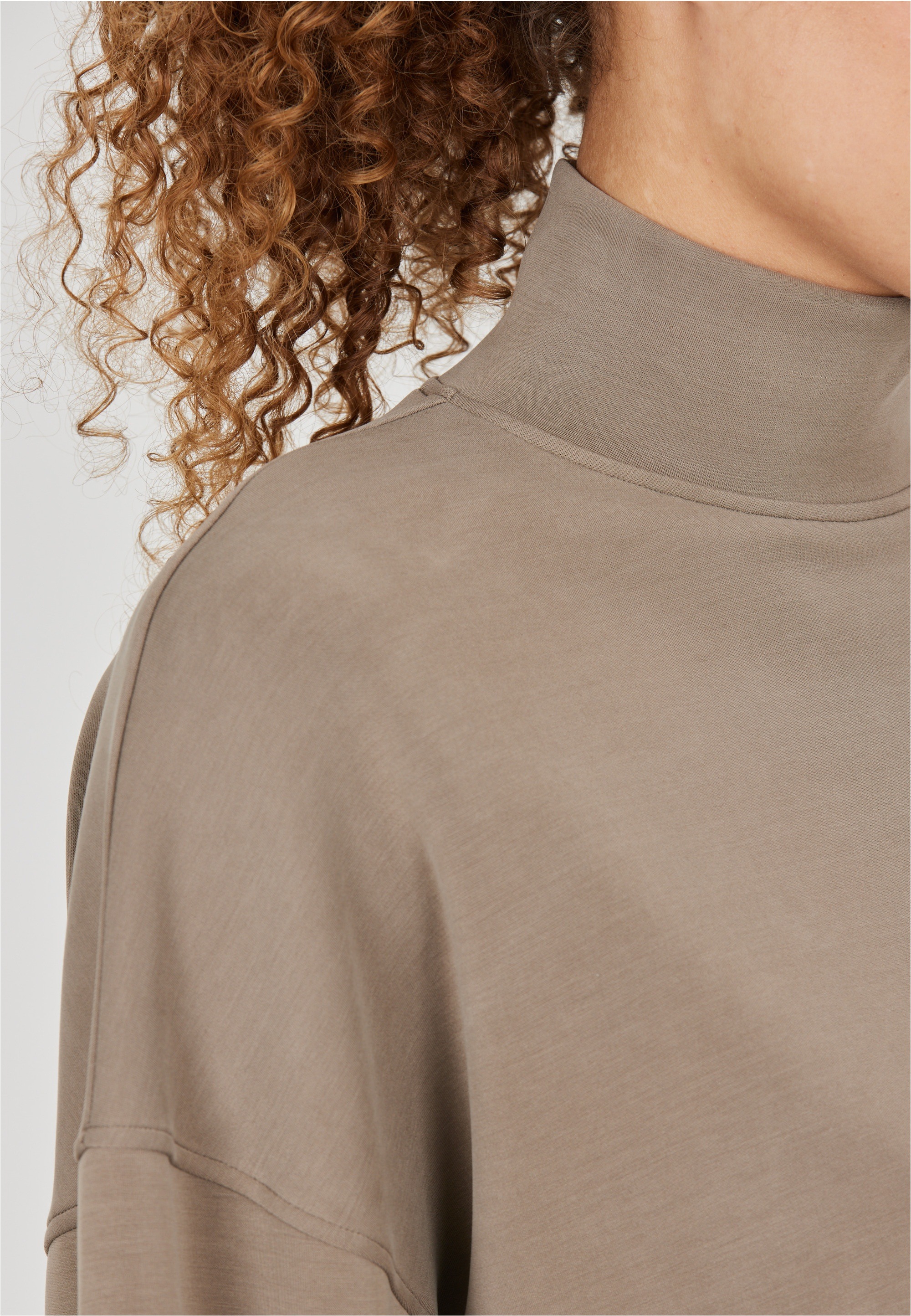 ATHLECIA Sweatshirt »Paris« mit hohem Kragen und Tragekomfort