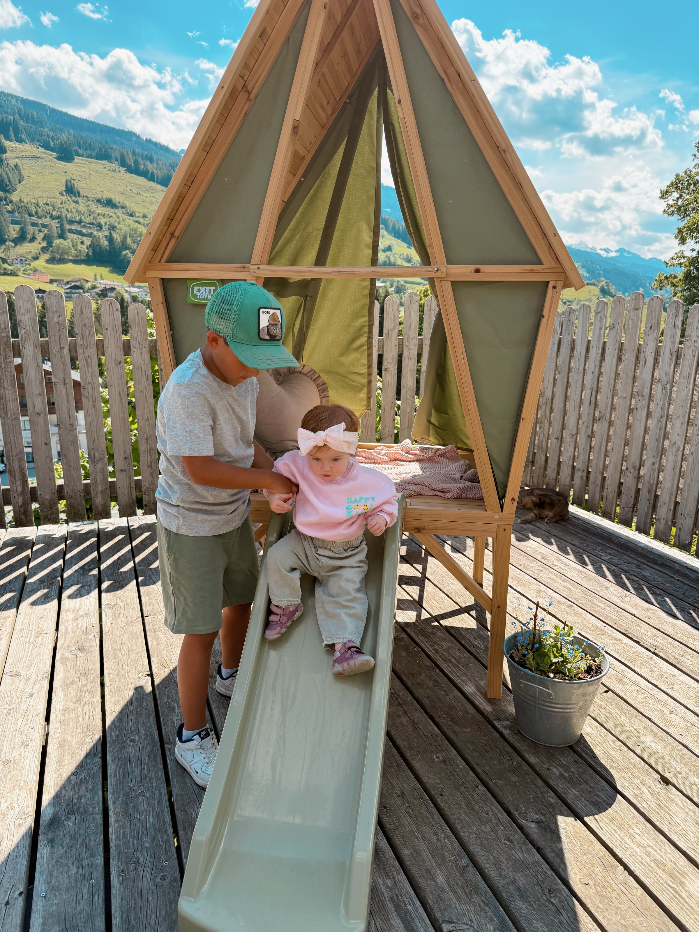 EXIT Spielhaus »Yuki 350 m.Rutsche+Küche« Dieses Produkt besteht aus FSC®-zertifiziertem Material.