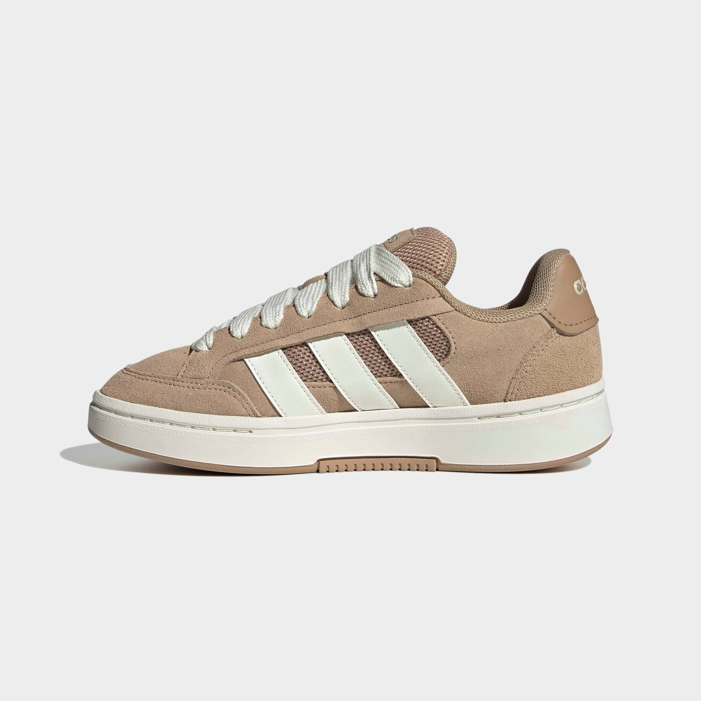 Sneaker ADIDAS SPORTSWEAR "GRAND COURT ALPHA", Damen, Gr. 43, warm sandstone, sanftes weiß, cardboard, Leder, Synthetik, Schuhe Sneaker, inspiriert vom Design des adidas campus 00 2