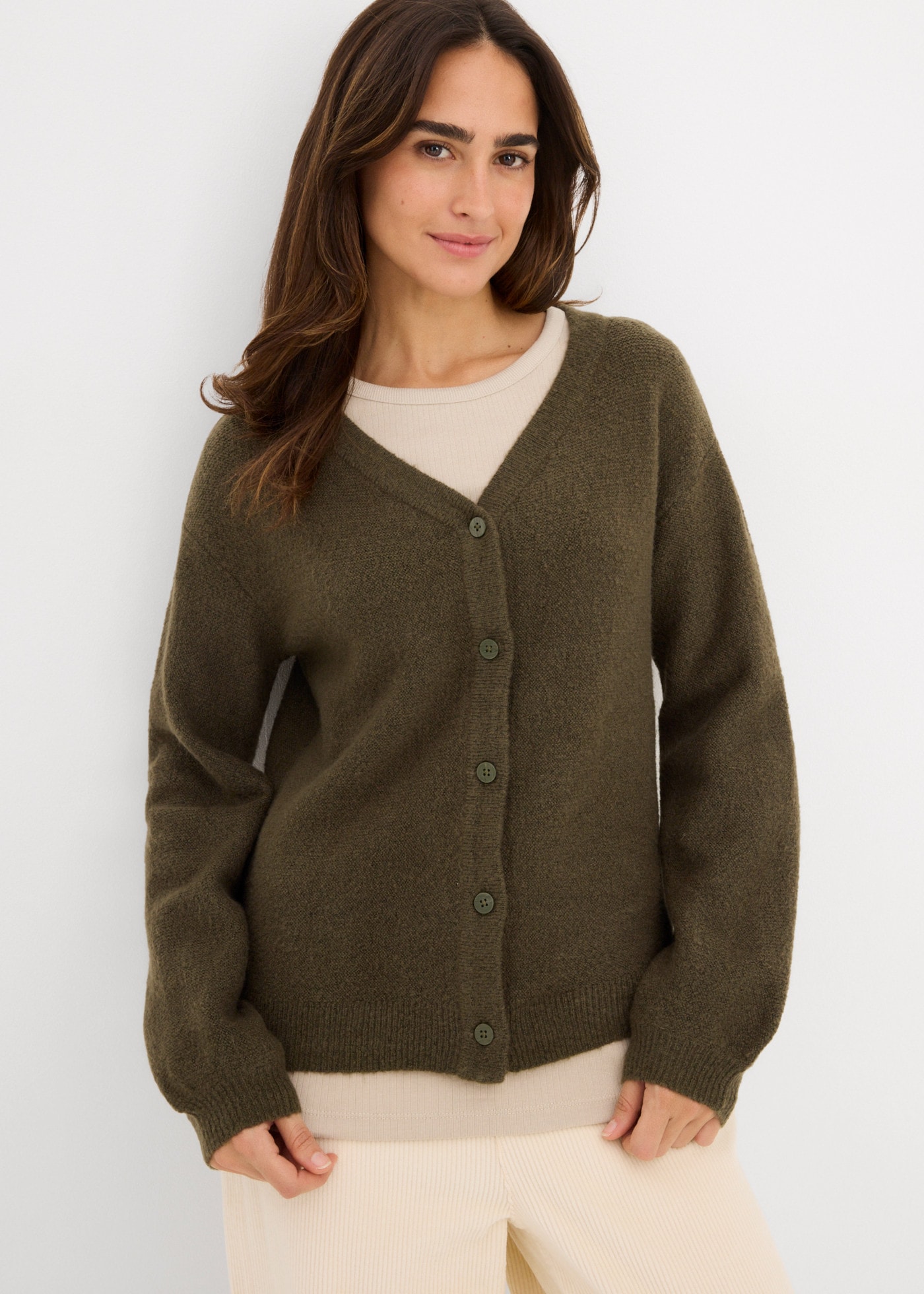 bonprix Strickjacke mit Knöpfen, bequeme Passform, im Casual-Stil