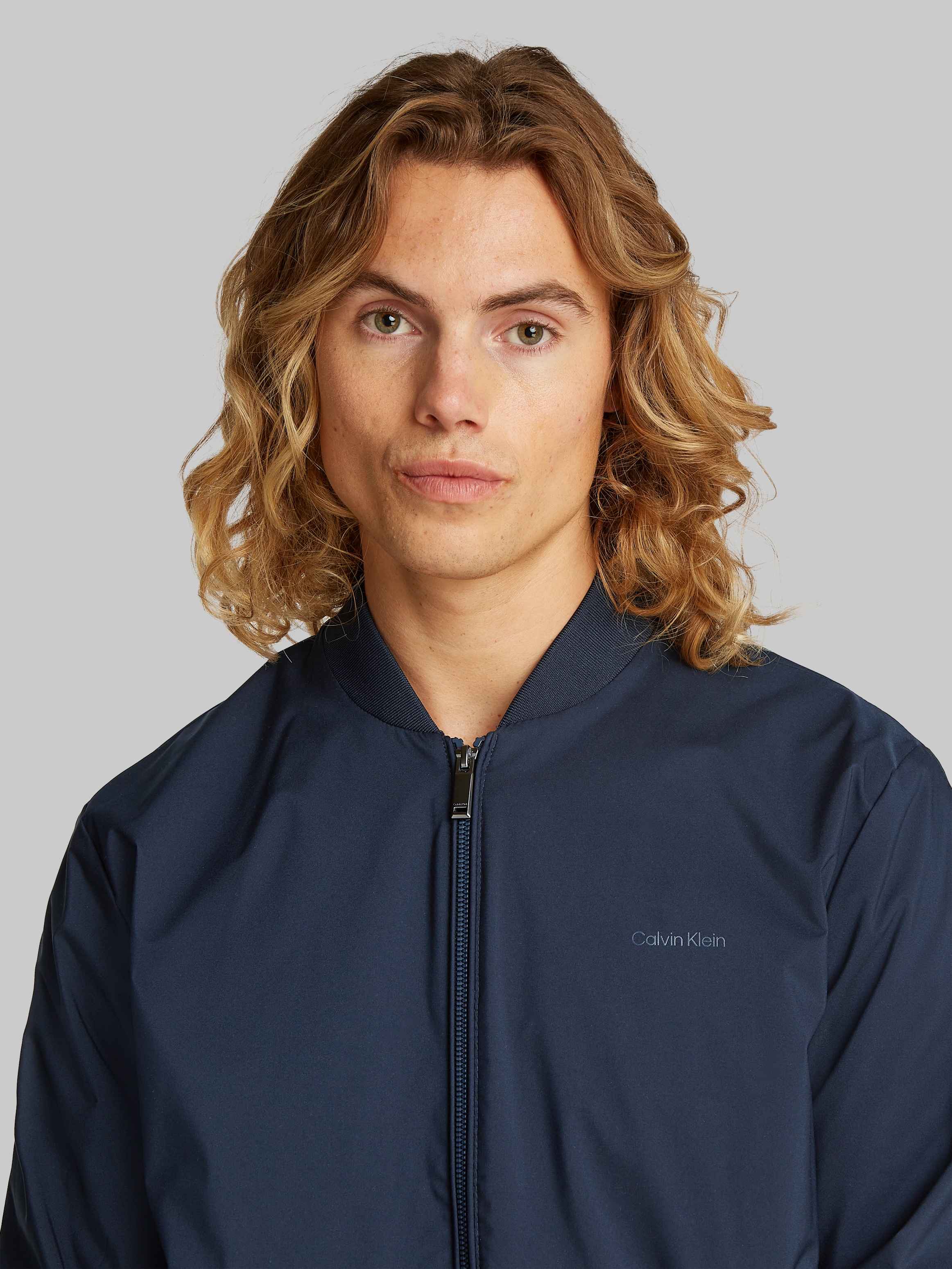 Calvin Klein "MATTE BOMBER" ohne Kapuze Regular fit, mit Rundhalsausschnitt günstig online kaufen