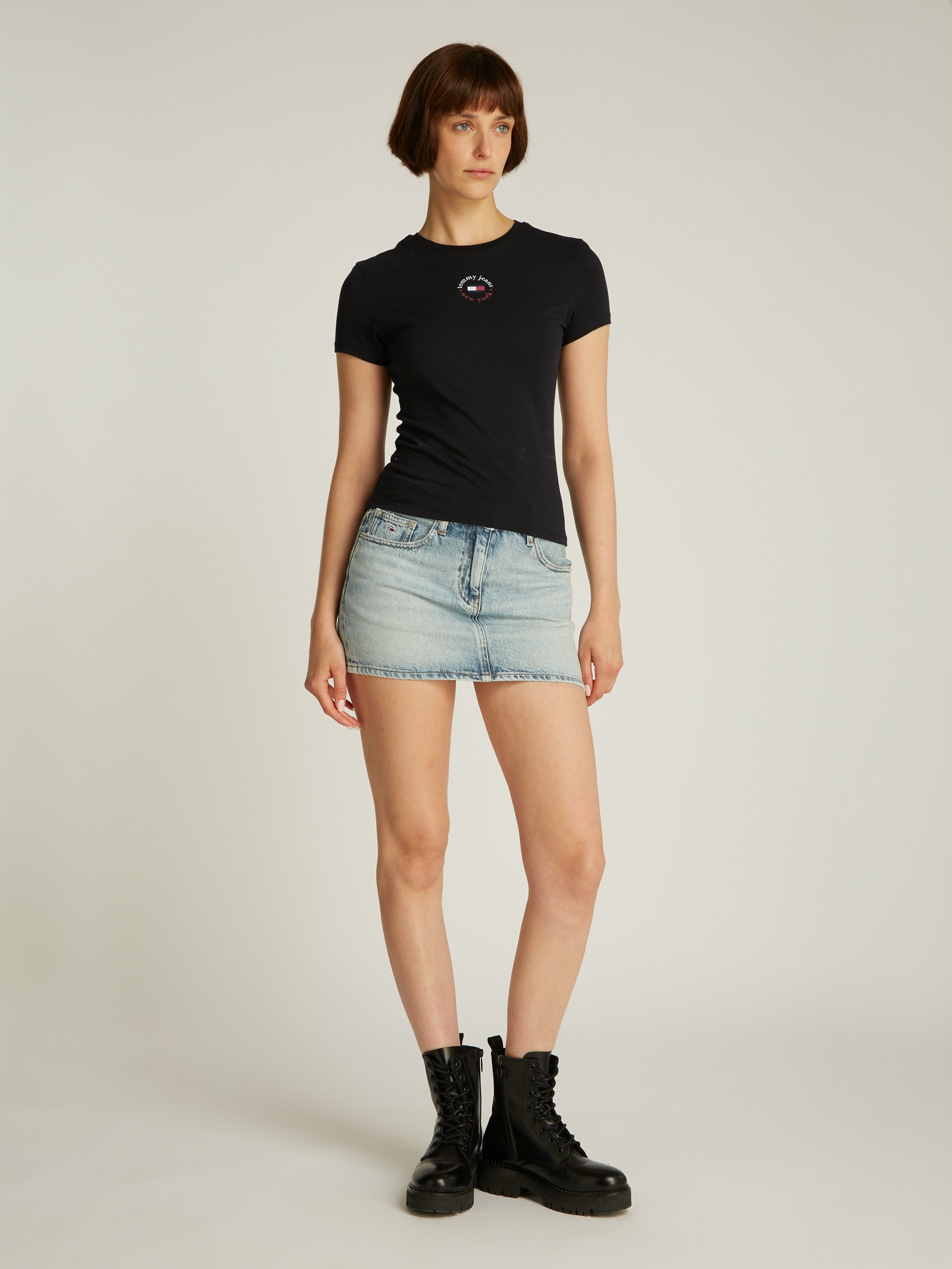 Tommy Jeans T-Shirt »TJW SLIM ESSENTIAL LOGO 2 TEE«, mit Logoschriftzug