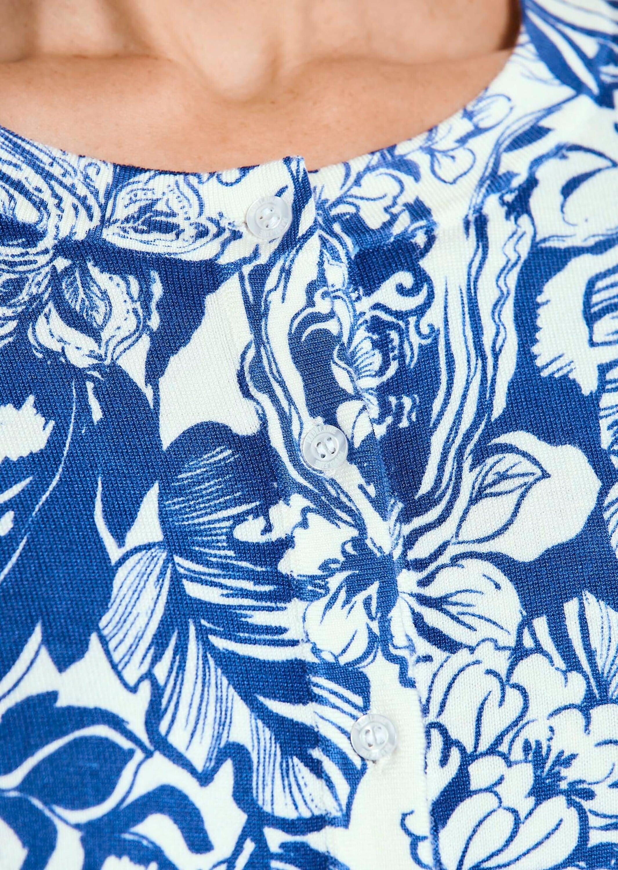 MADELEINE Strickjacke »Strickjacke Blumige Feinstrick-Jacke, Langarm, Knopfleiste«