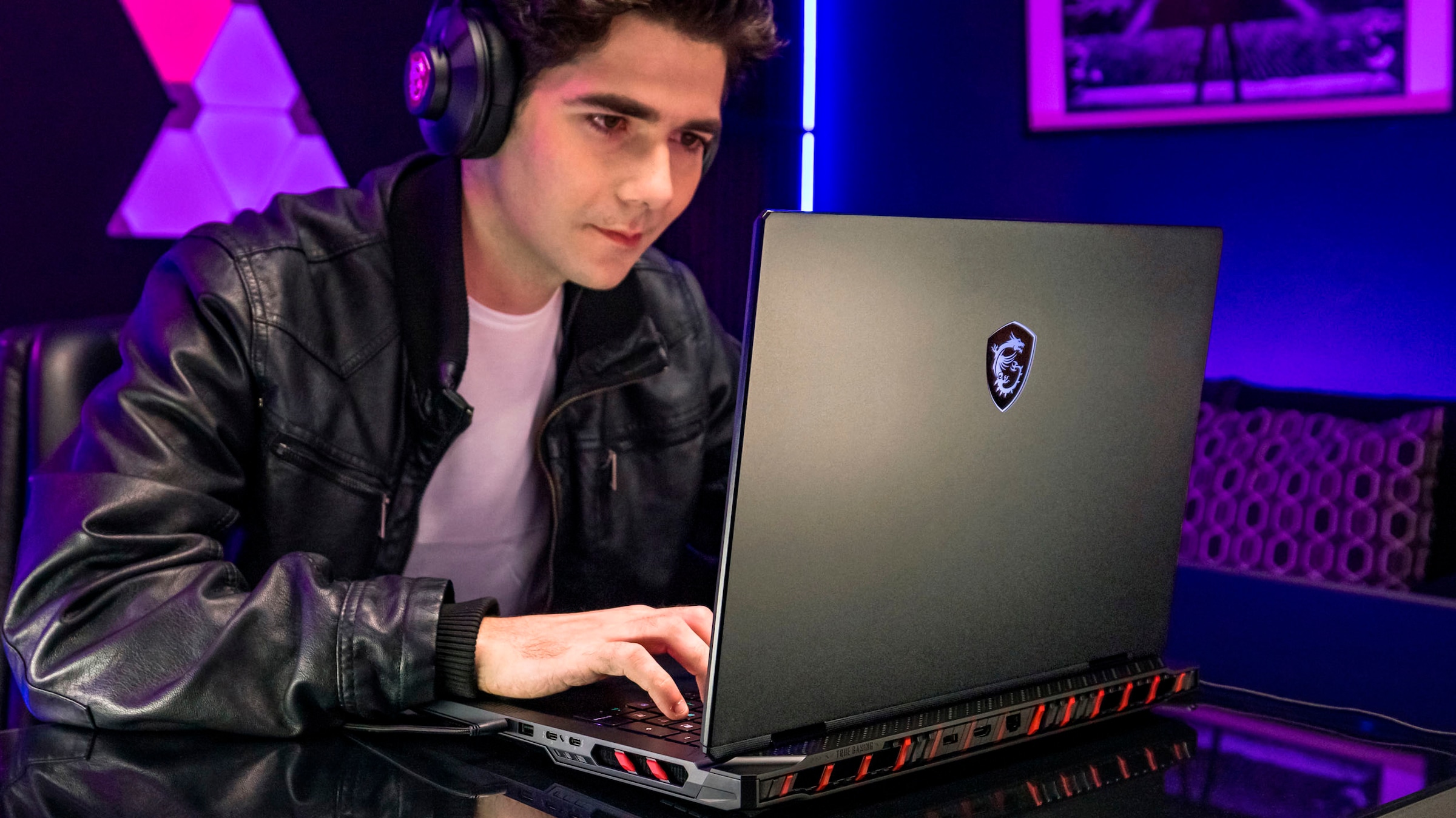 MSI Gaming-Notebook »Raider 18 HX AI A2XWJG-074«, 45,8 cm, / 18 Zoll, Intel, Core Ultra 9, GeForce RTX 5090, 2 GB SSD