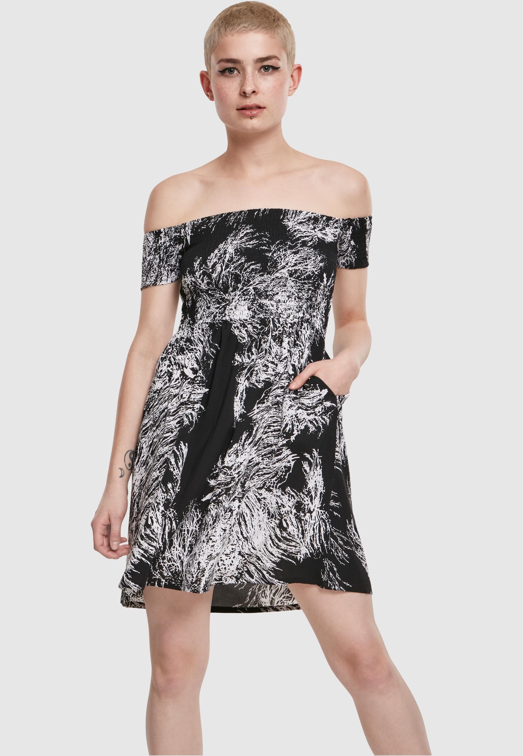 URBAN CLASSICS Shirtkleid »Urban Classics Damen Ladies Smoked Off Shoulder Dress«, (1 tlg.)