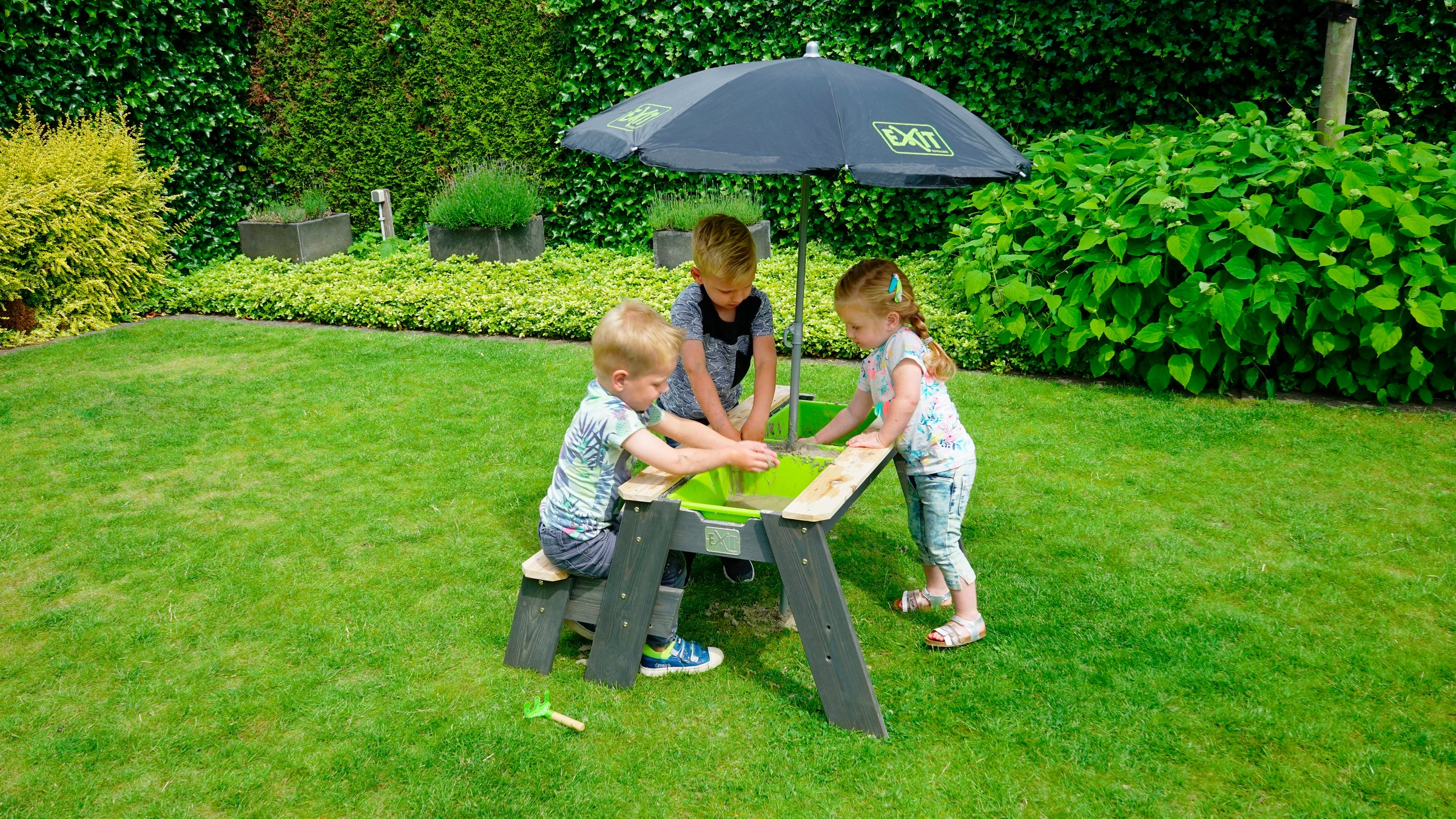 EXIT Spieltisch »Aksent«, mit 1 Bank und Sonnenschirm, FSC® - schützt Wald - weltweit
