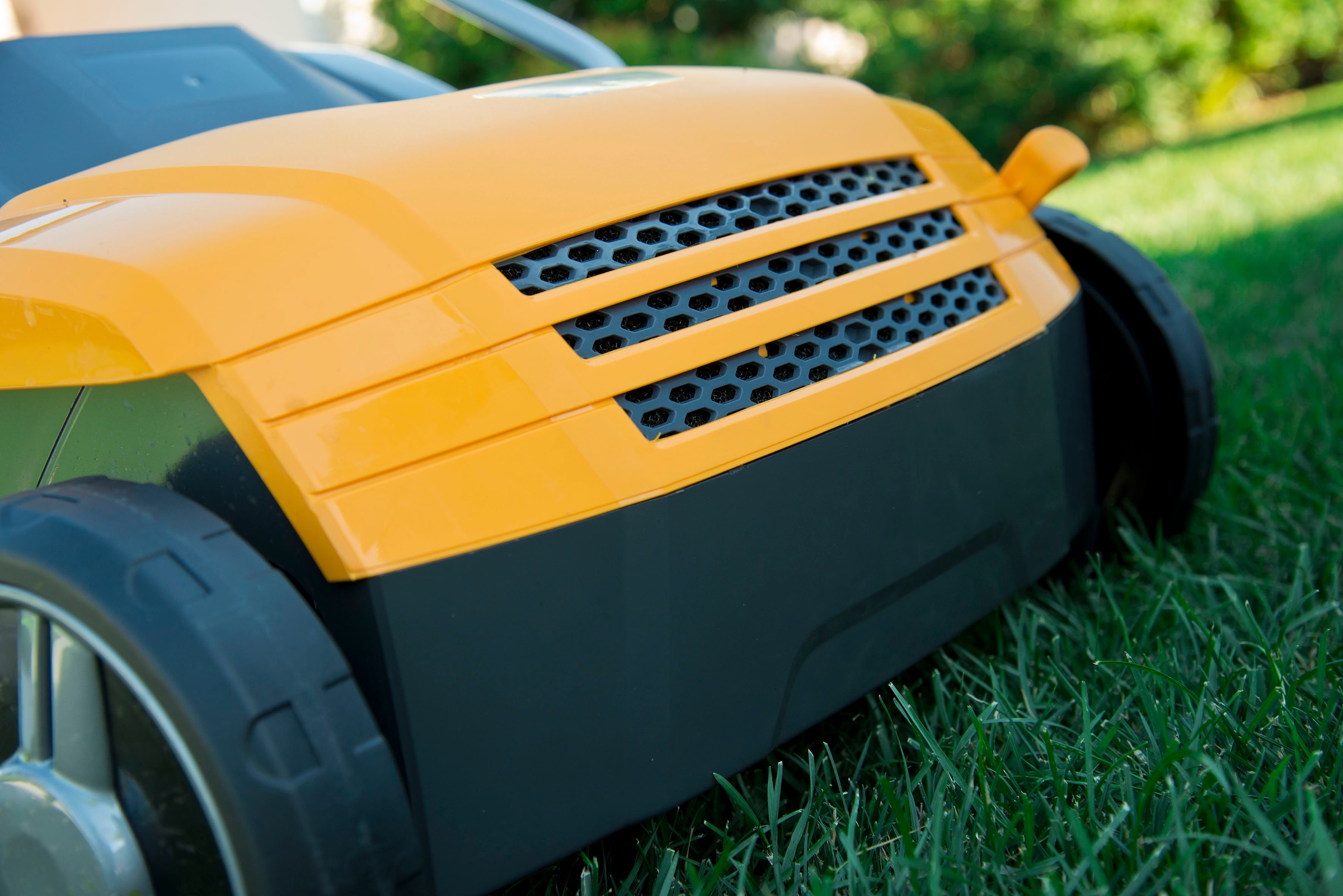 STIGA GARDEN Elektro-Vertikutierer »SV 213 E«, 2-in-1: Vertikutierer und Rasenlüfter