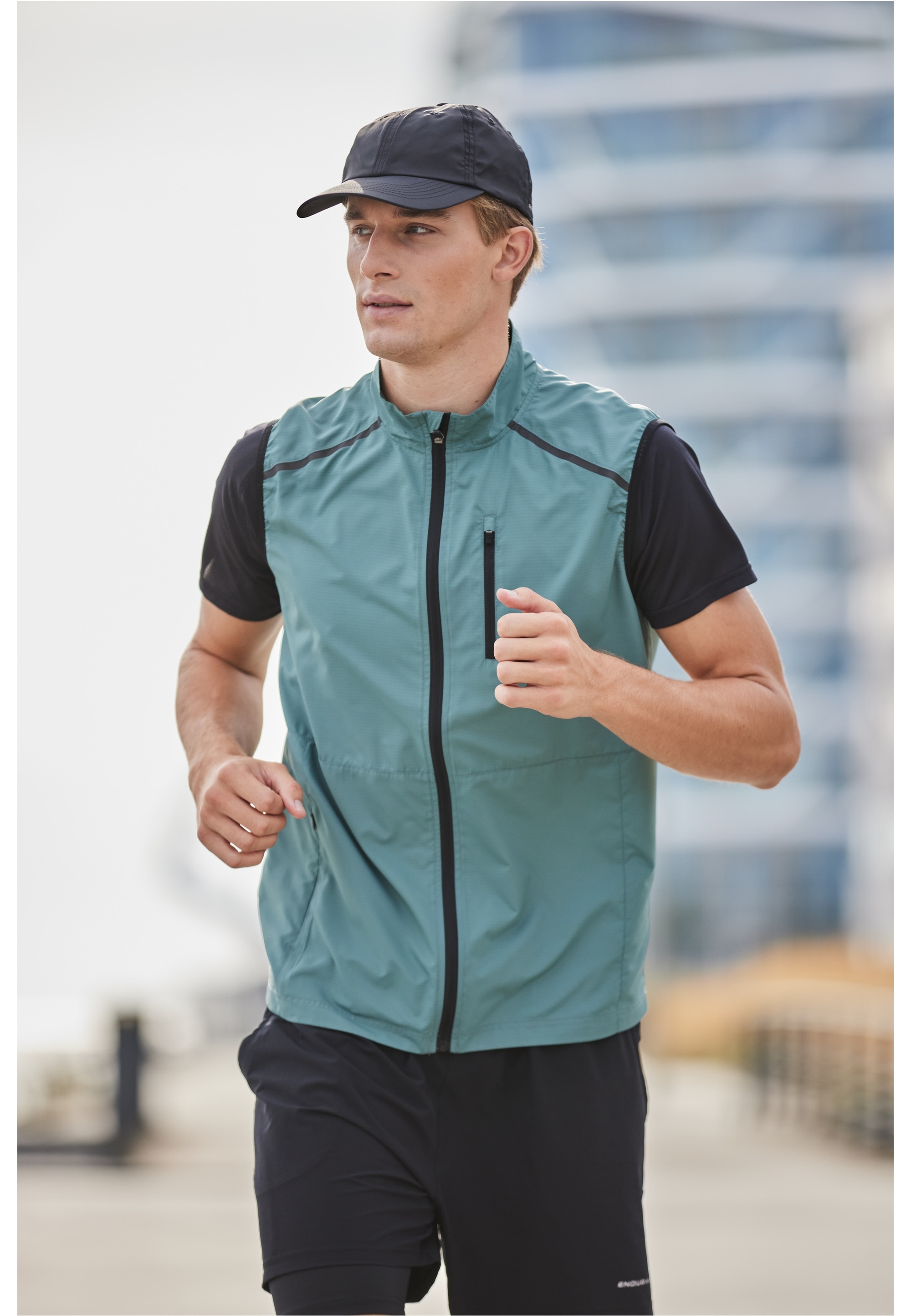 ENDURANCE Funktionsweste »Hugoee« aus winddichtem Material