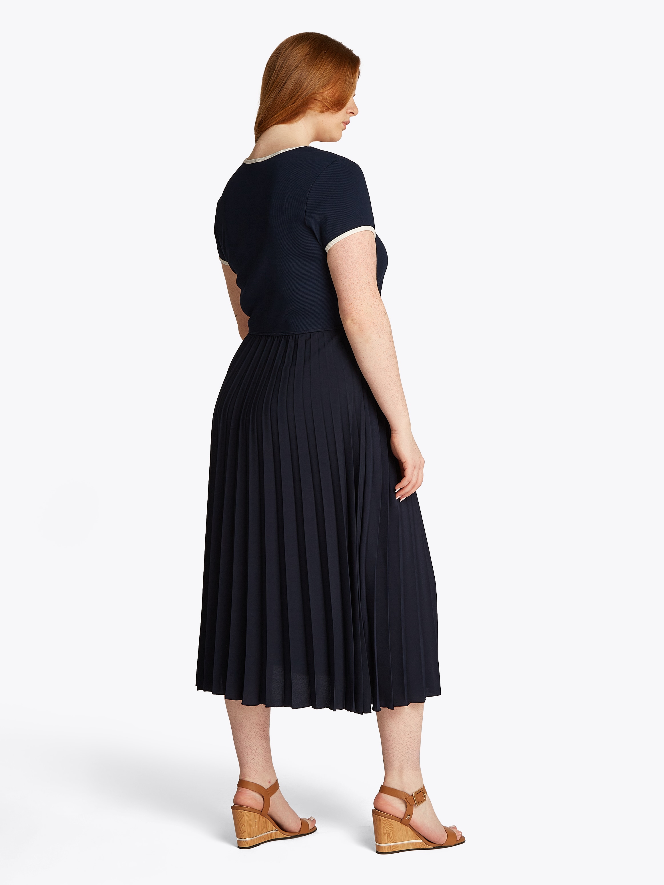 Tommy Hilfiger Curve Blusenkleid »CRV CONTRAST SOFT V-NK DRESS«, in Großen Größen, mit tiefem Rundausschnitt