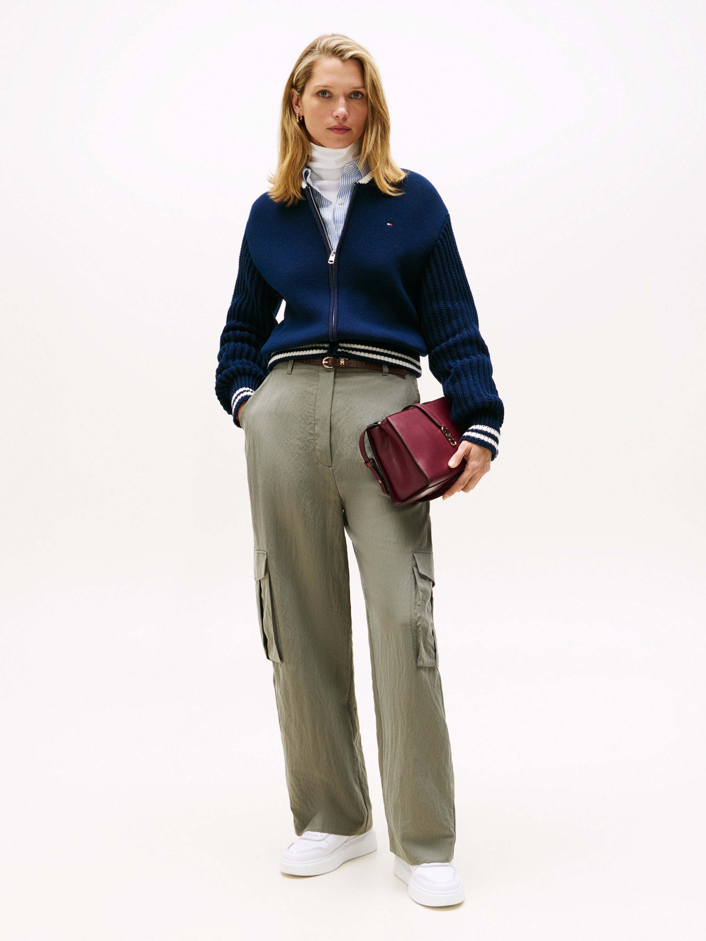 Tommy Hilfiger Plateausneaker »PATENT PLATFORM SNEAKER«, Freizeitschuh, Halbschuh, Schnürschuh mit Ziernähten