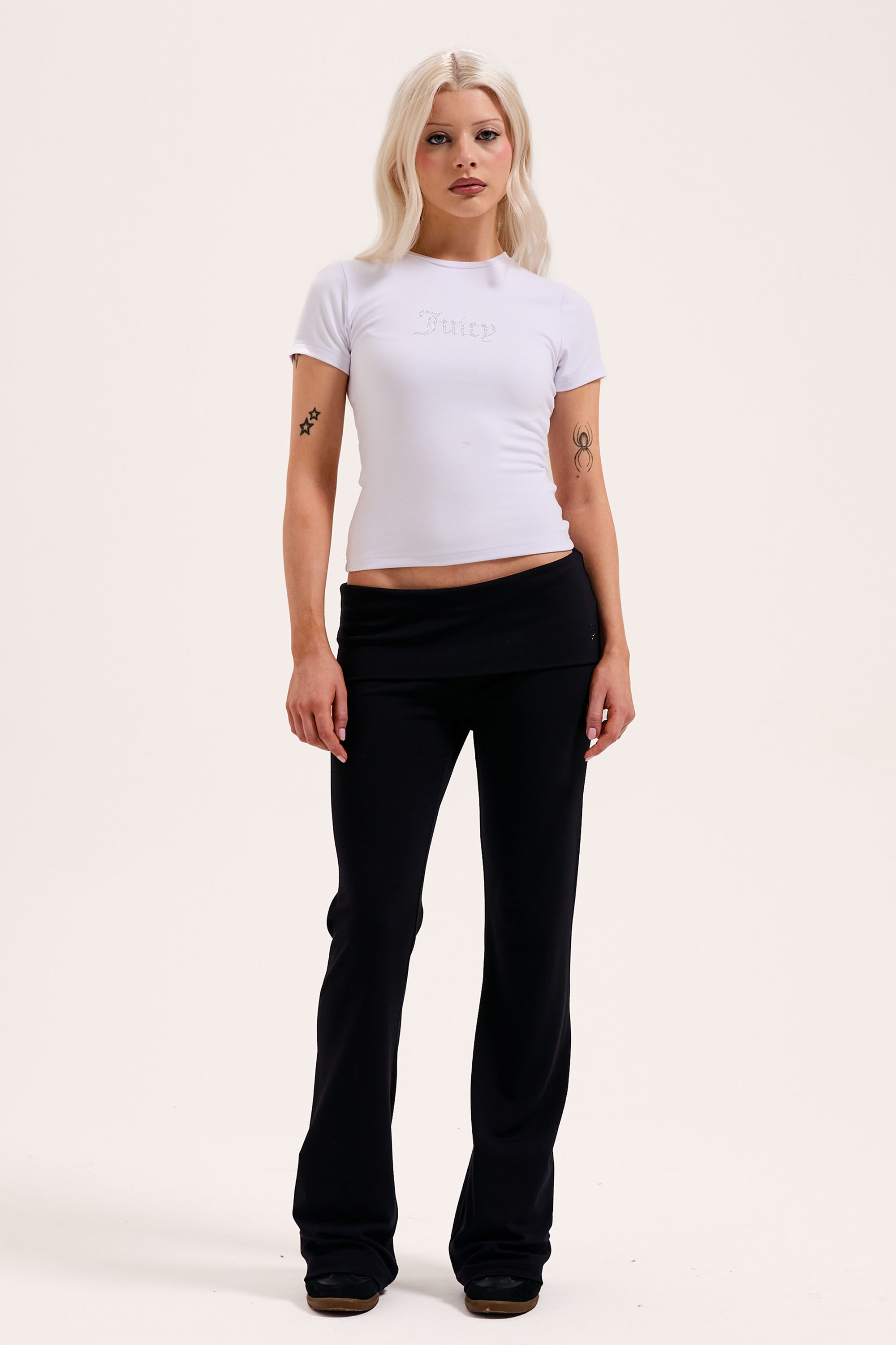 Juicy Couture T-Shirt »ESME FITTED TEE Damen« T-Shirt Damen, Schriftzug, Sportshirt, Logoprint, mit Glitzer, Sale