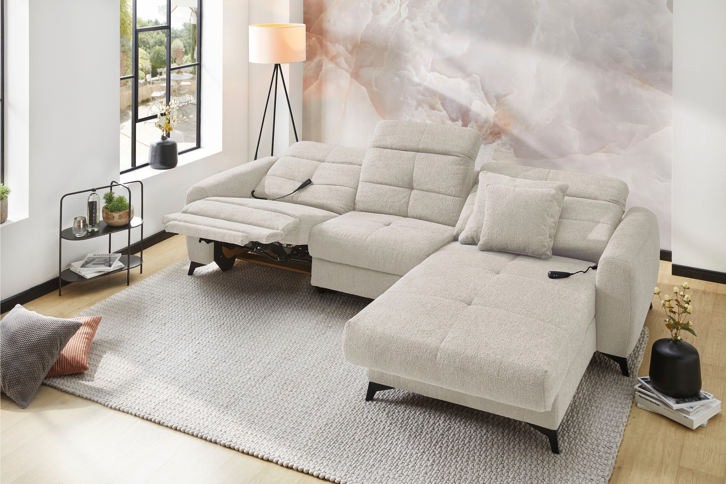 Jockenhöfer Gruppe Ecksofa »Chillout, L-Form, B: 288cm, elektr. Relaxfunktion im Sitz und Ottomane« 140kg Belastbarkeit je Sitz, verstellbaren Kopfstützen & Zierkissen