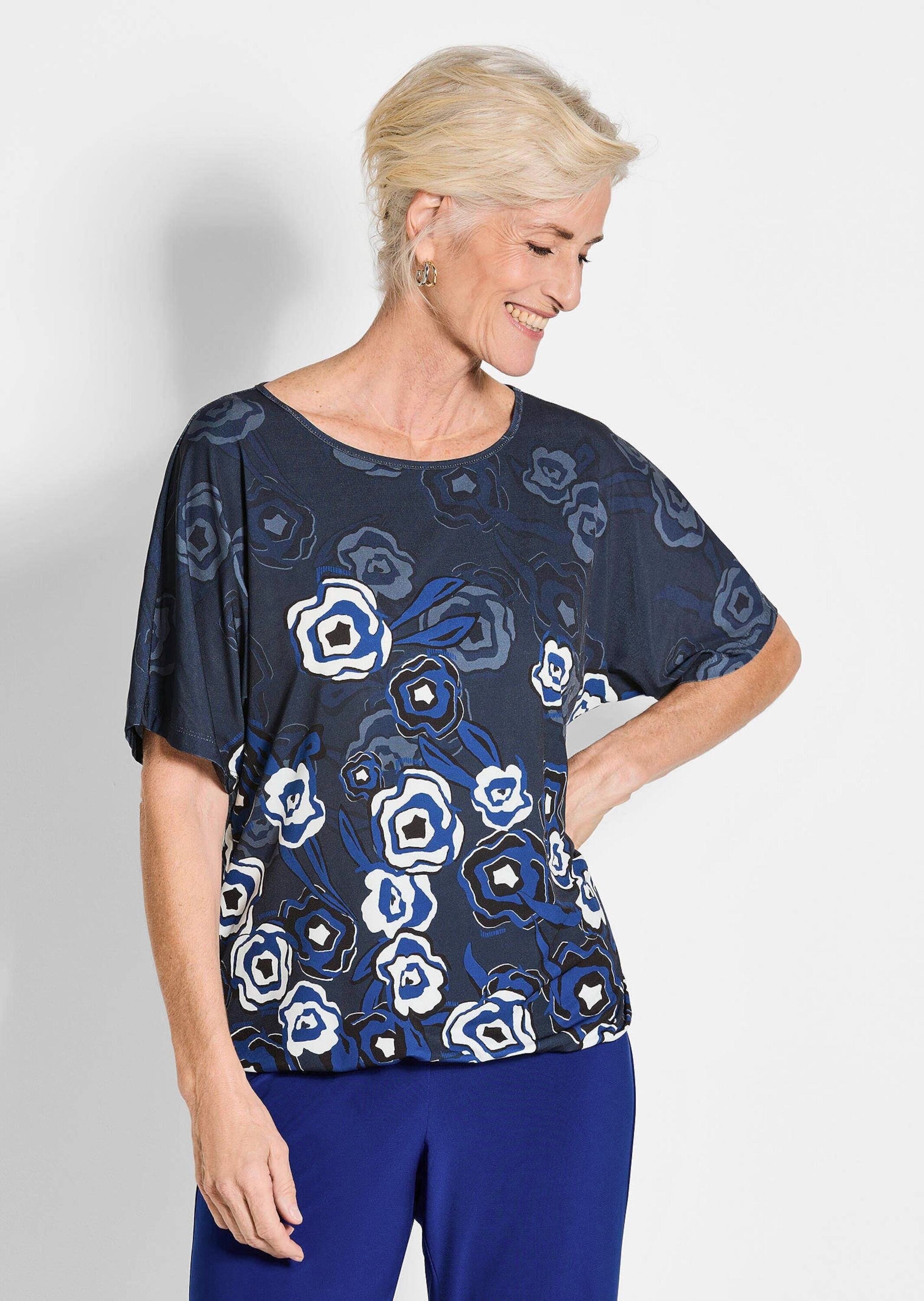 GOLDNER Kurzarmshirt "Kurzgröße Florales Oberteil in Blau mit Halbarm" günstig online kaufen