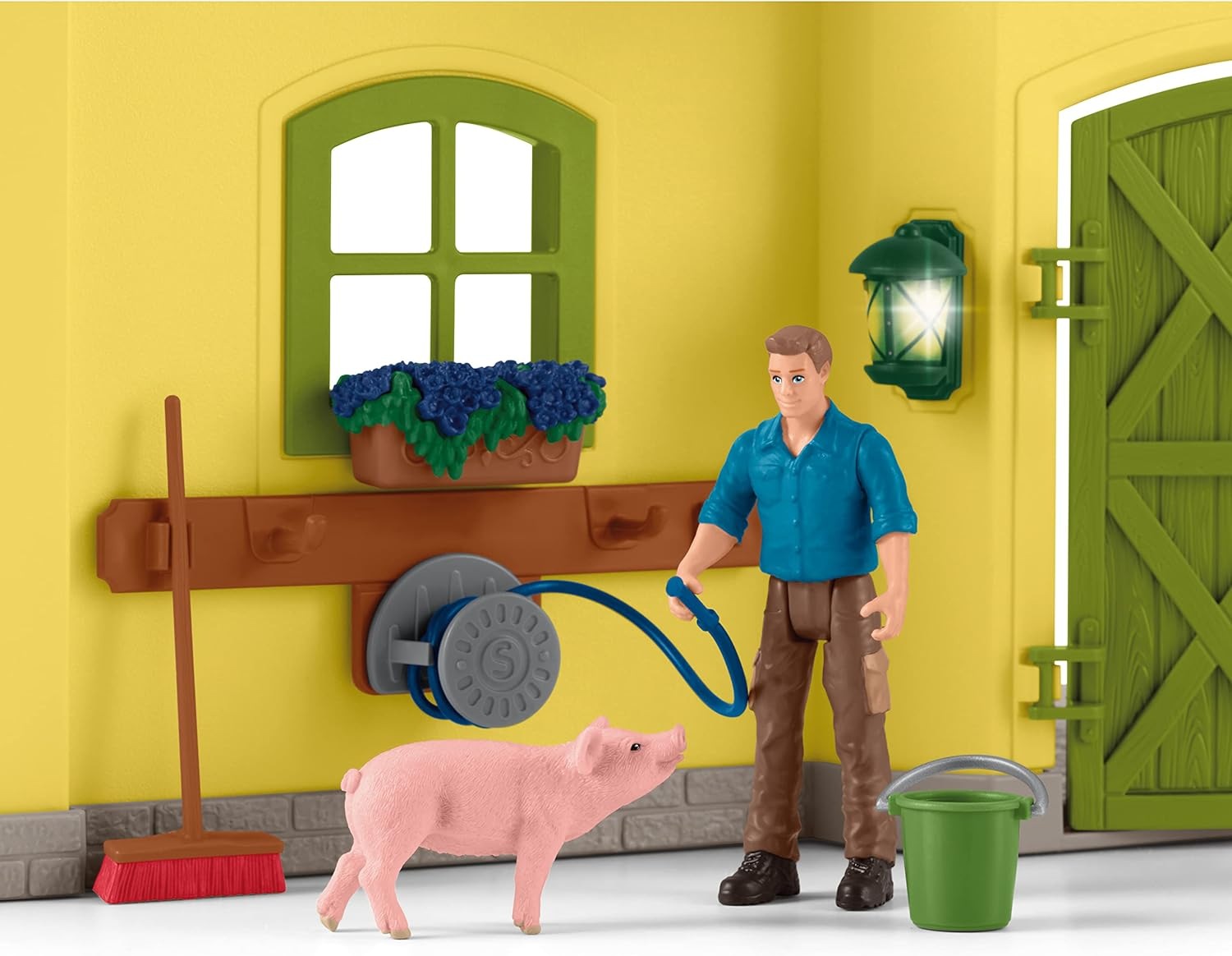Schleich® Spielwelt »FARM WORLD, Großer Stall mit Tieren und Zubehör (42605)«