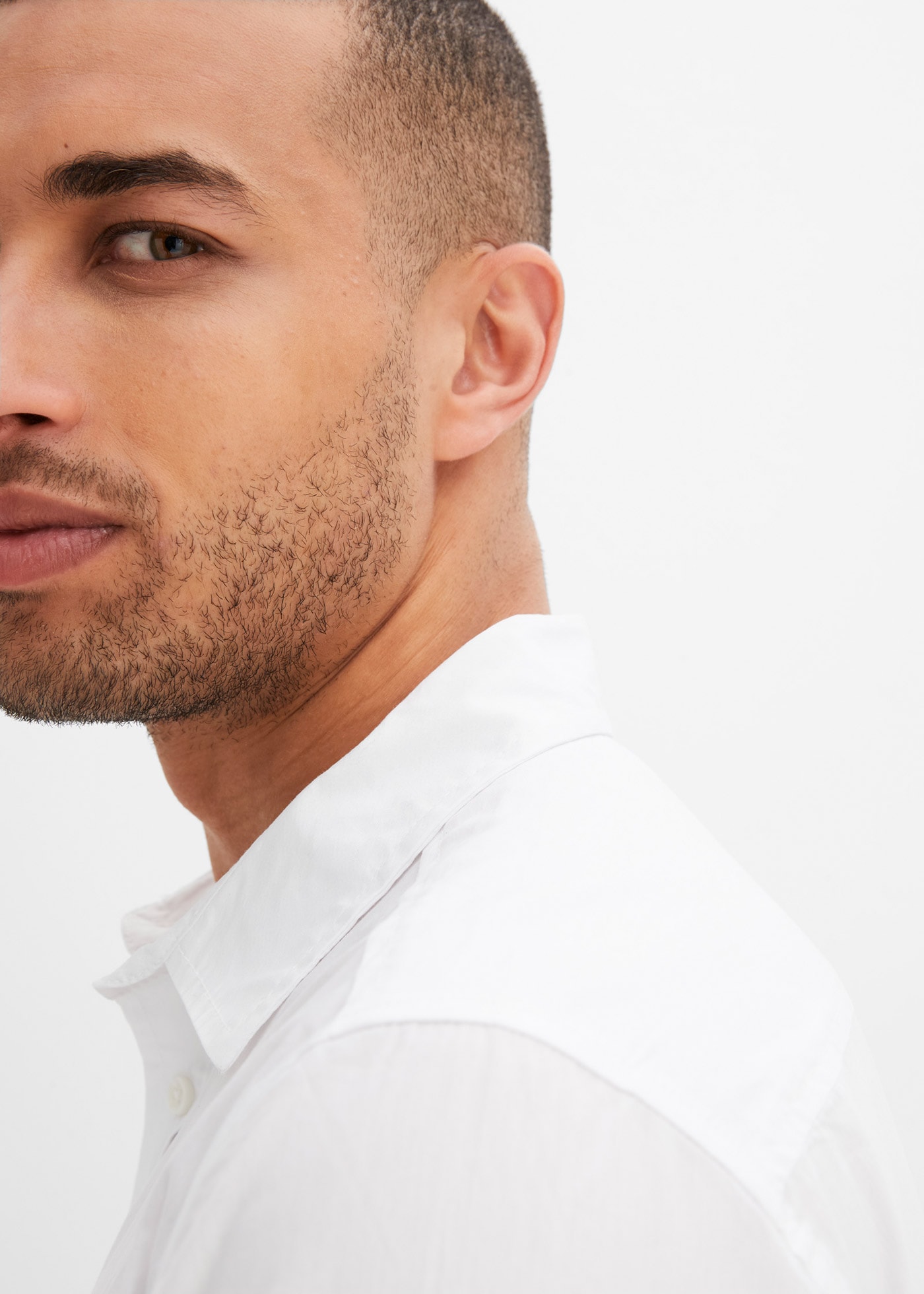 bonprix Langarmhemd schmale Passform, aus Baumwolle, Polyamid und Elasthan, Kentkragen