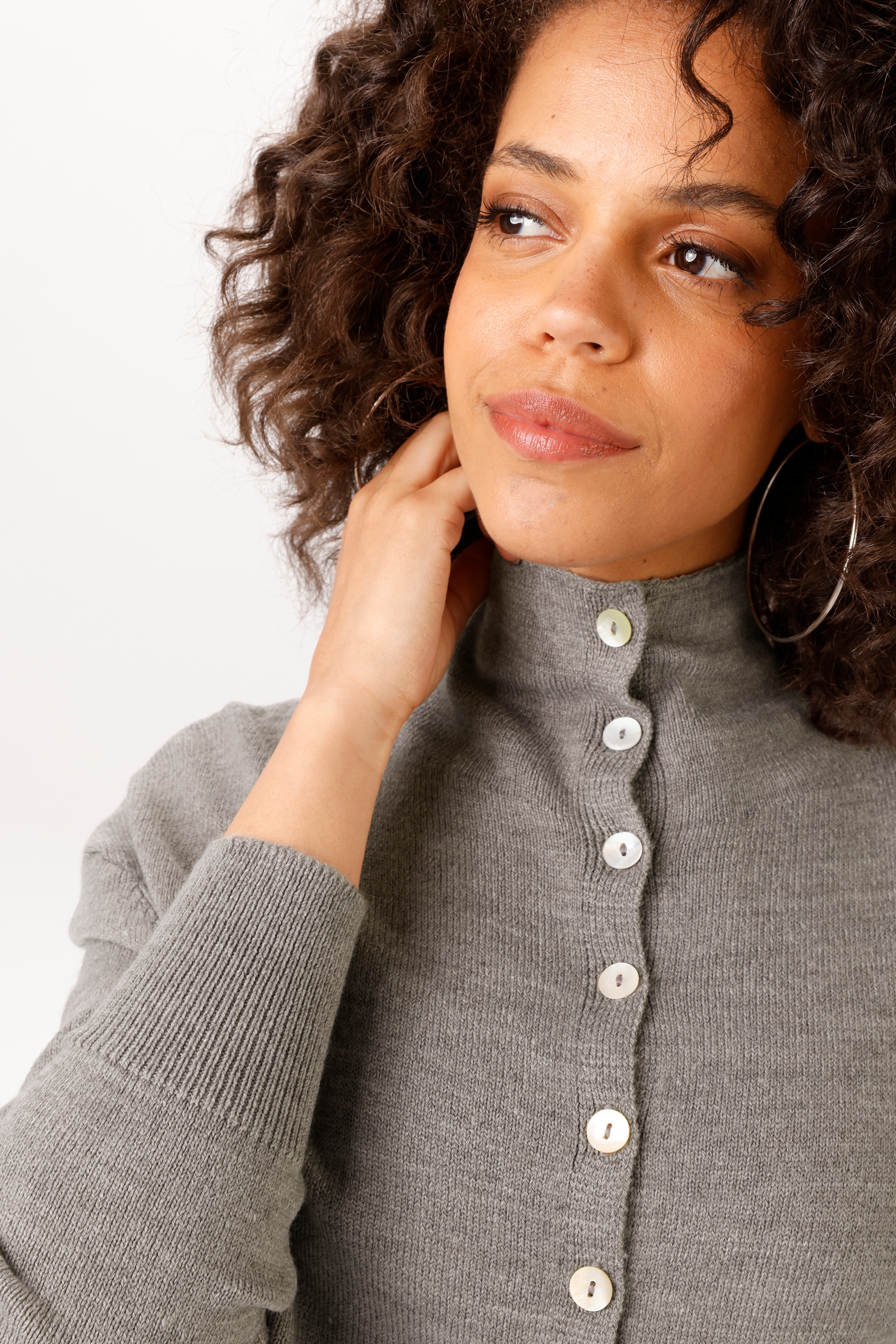 Aniston CASUAL Strickjacke mit Rollkante am Stehkragen - NEUE KOLLEKTION
