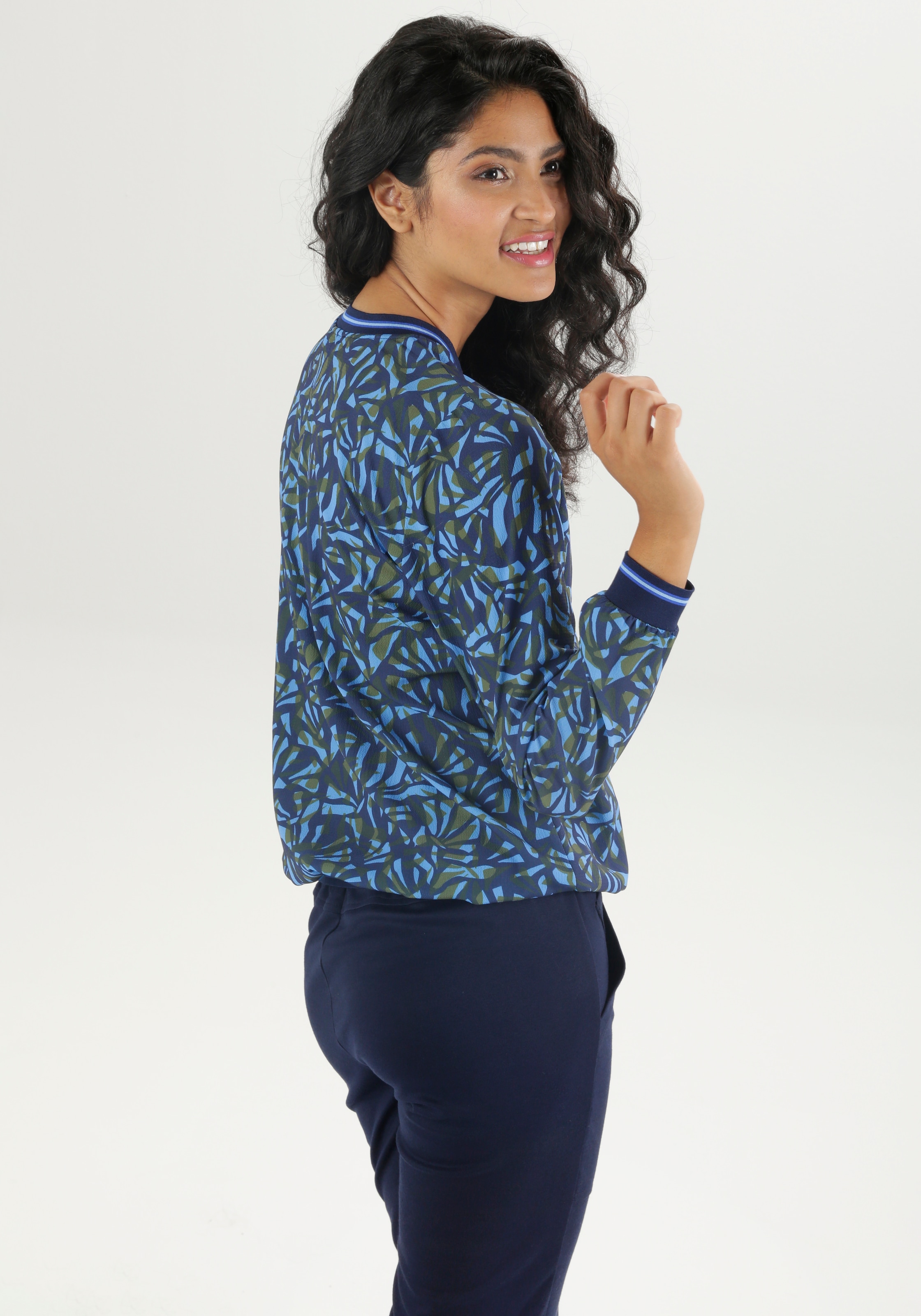 Aniston SELECTED Shirtbluse, mit aufregendem Druck und legerer Passform