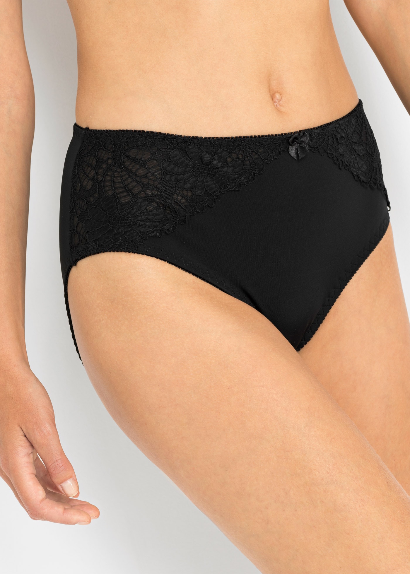 bonprix Maxislip Packung, 2 Stk. über die Hüfte geführt, mit floraler Spitze auf der Vorderseite