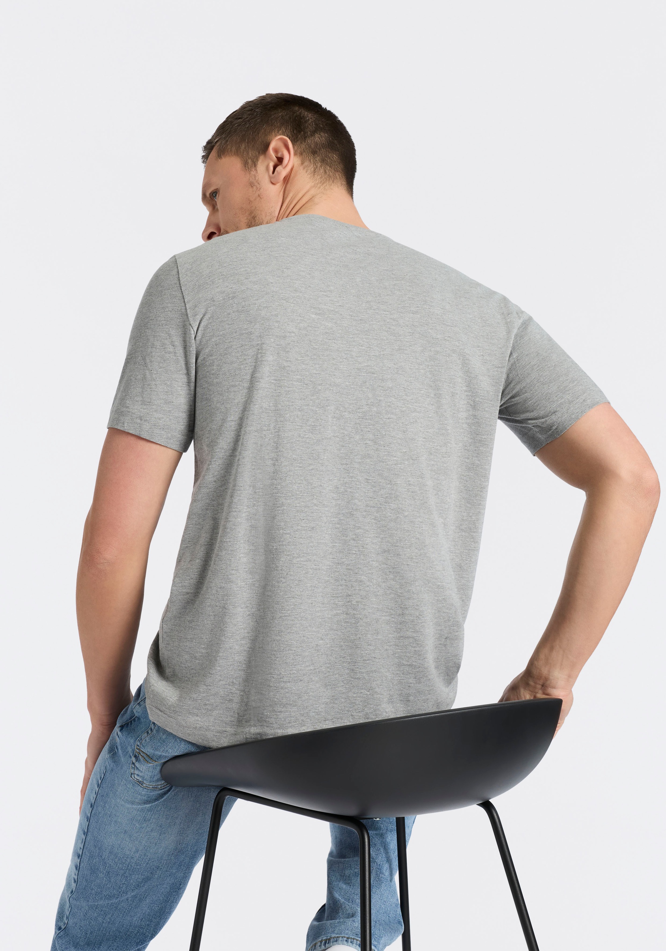 MUSTANG Rundhalsshirt "Alex Logoprint uni" mit Logoprint auf der Brust günstig online kaufen