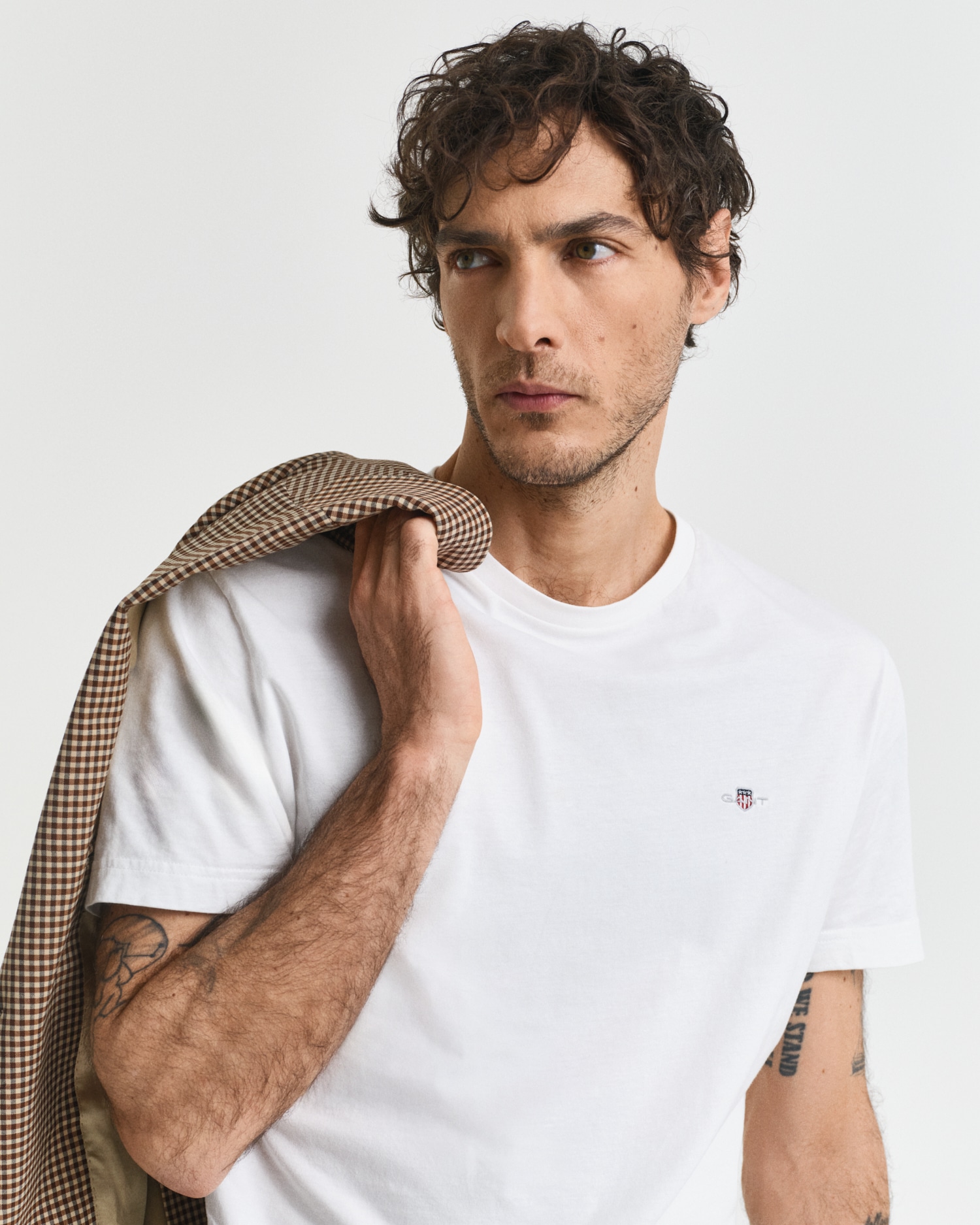 Gant T-Shirt »SLIM SHIELD SS T-SHIRT«, mit Logostickerei auf der Brust