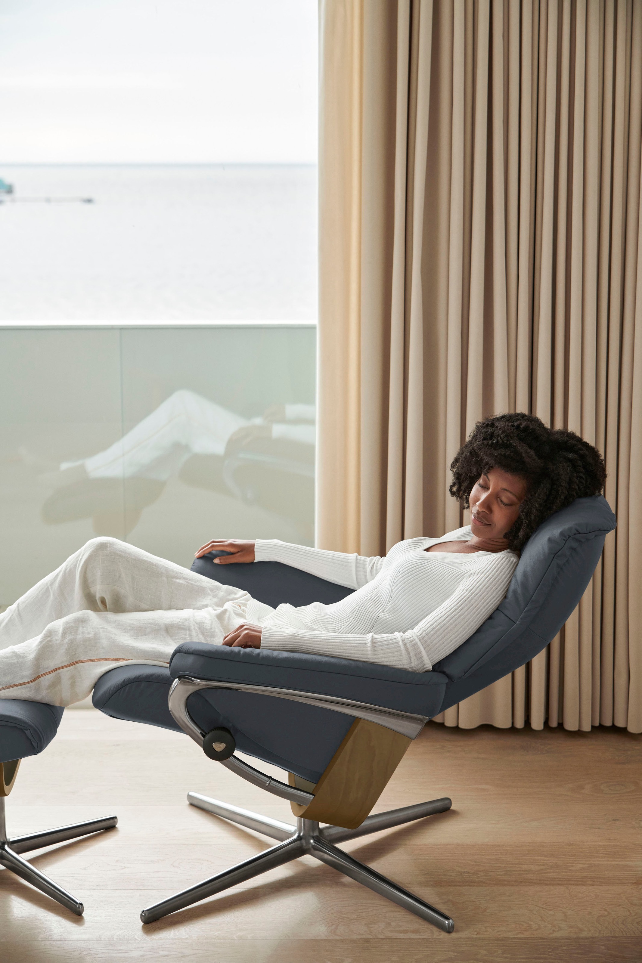 Stressless® Relaxsessel »Mayfair«, (Set, Relaxsessel mit Hocker), mit Hocker, mit Cross Base, Größe S, M & L, Holzakzent Eiche