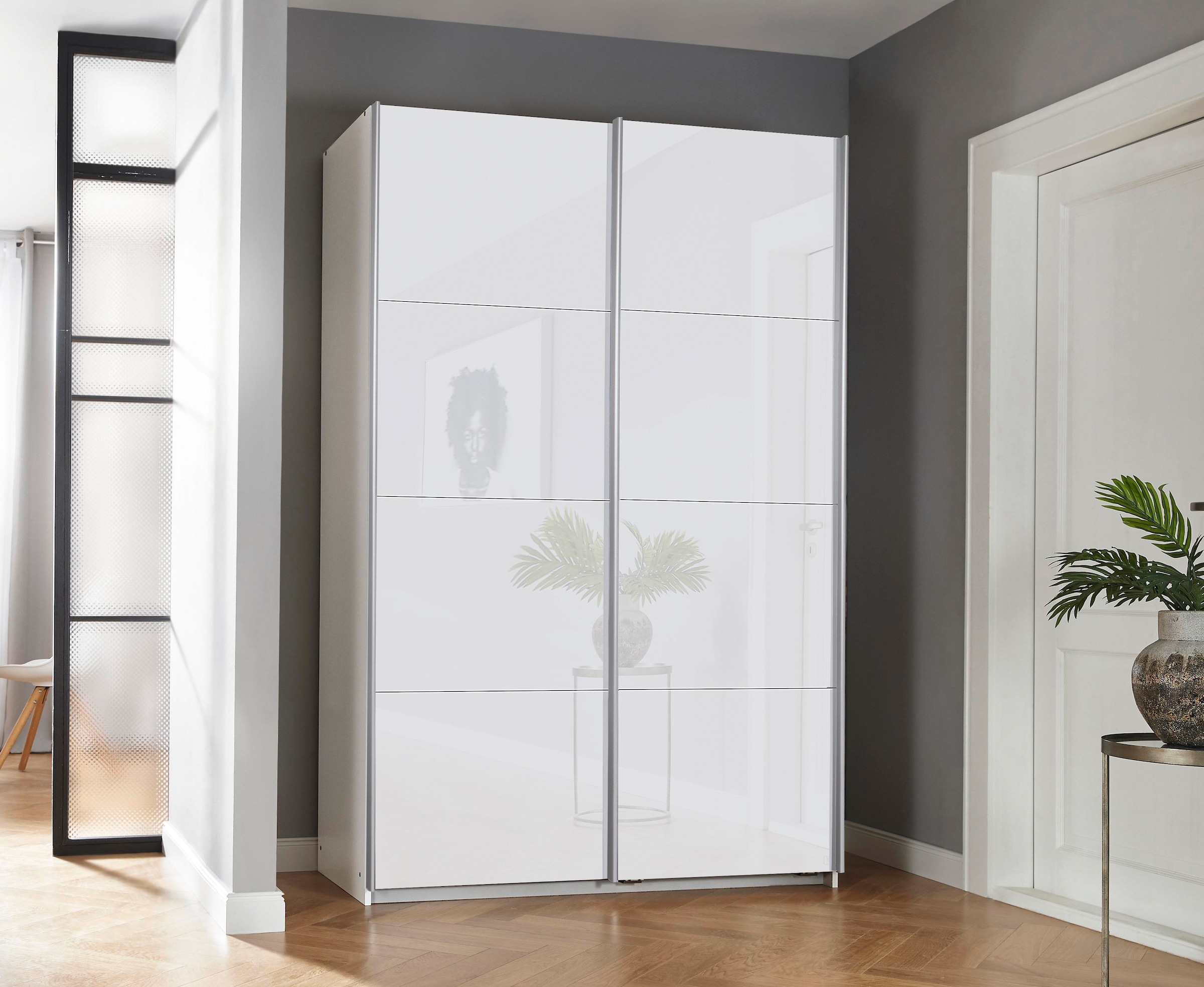 INOSIGN BY RAUCH Schwebetürenschrank »Kleiderschrank Schrank Garderobe Schlafzimmerschrank THANOS«, (in 3 verschiedenen Ausstattungen BASIC/CLASSIC/PREMIUM), Optional mit Spiegel, Metall-Griffleisten alufarben MADE IN GERMANY