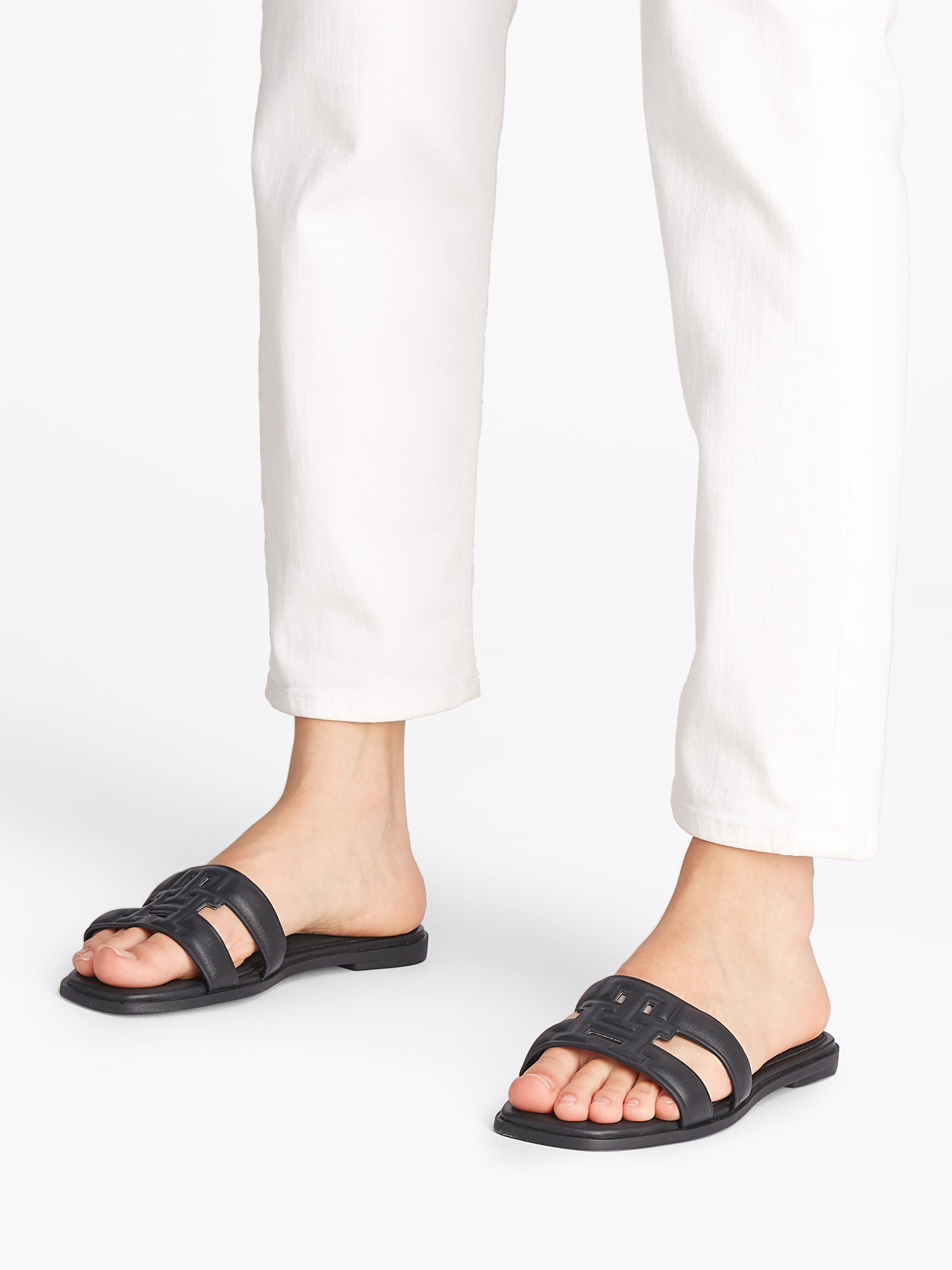 Thumbnail - Tommy Hilfiger Pantolette "TH LOGO STRAP MULE" Bequemschuh, Sommerschuh, Flats mit TH-Logo als Schnalle