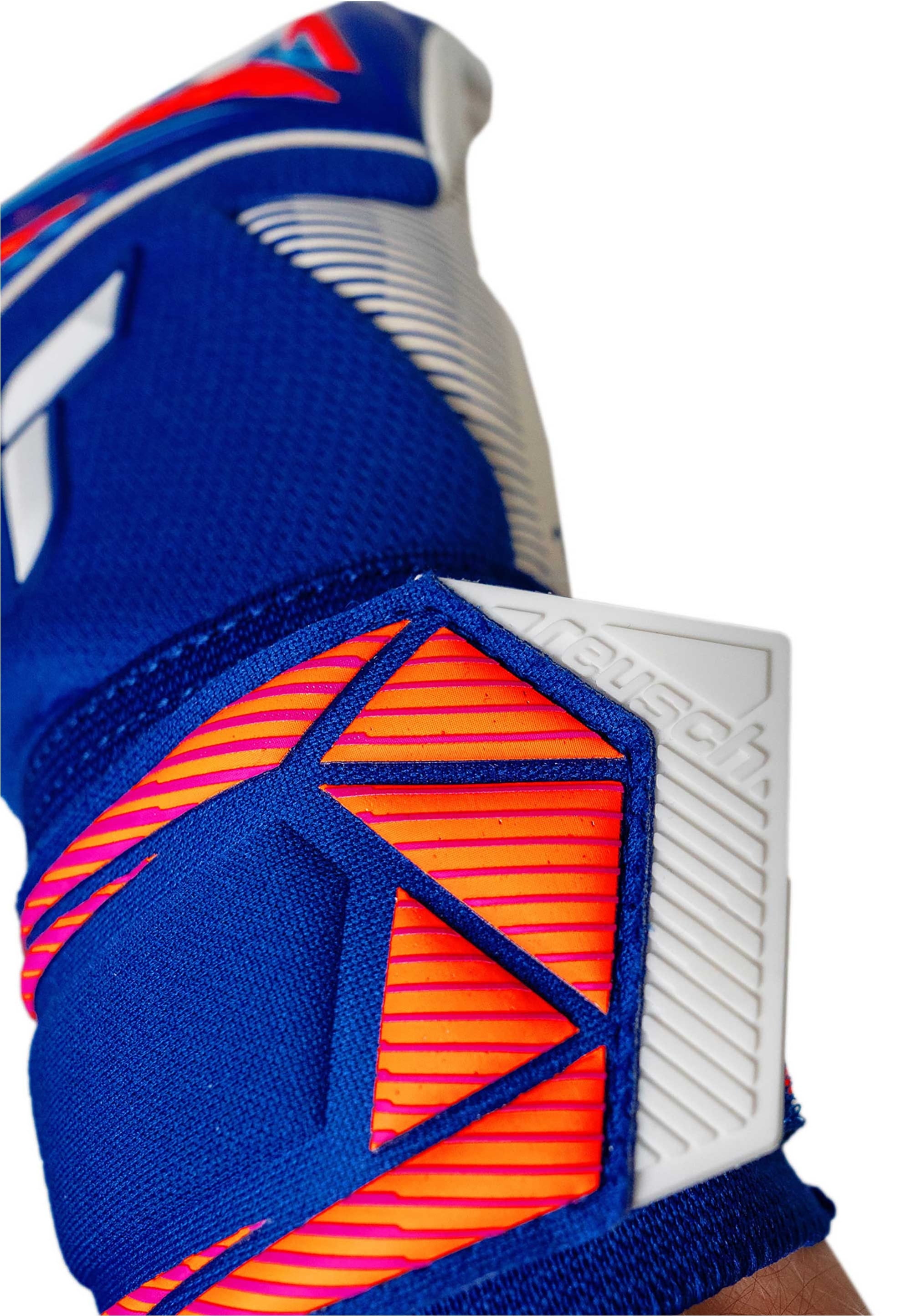 Reusch Torwarthandschuhe »Attrakt Gold X NC« mit atmungsaktiven Mesh-Einsätzen