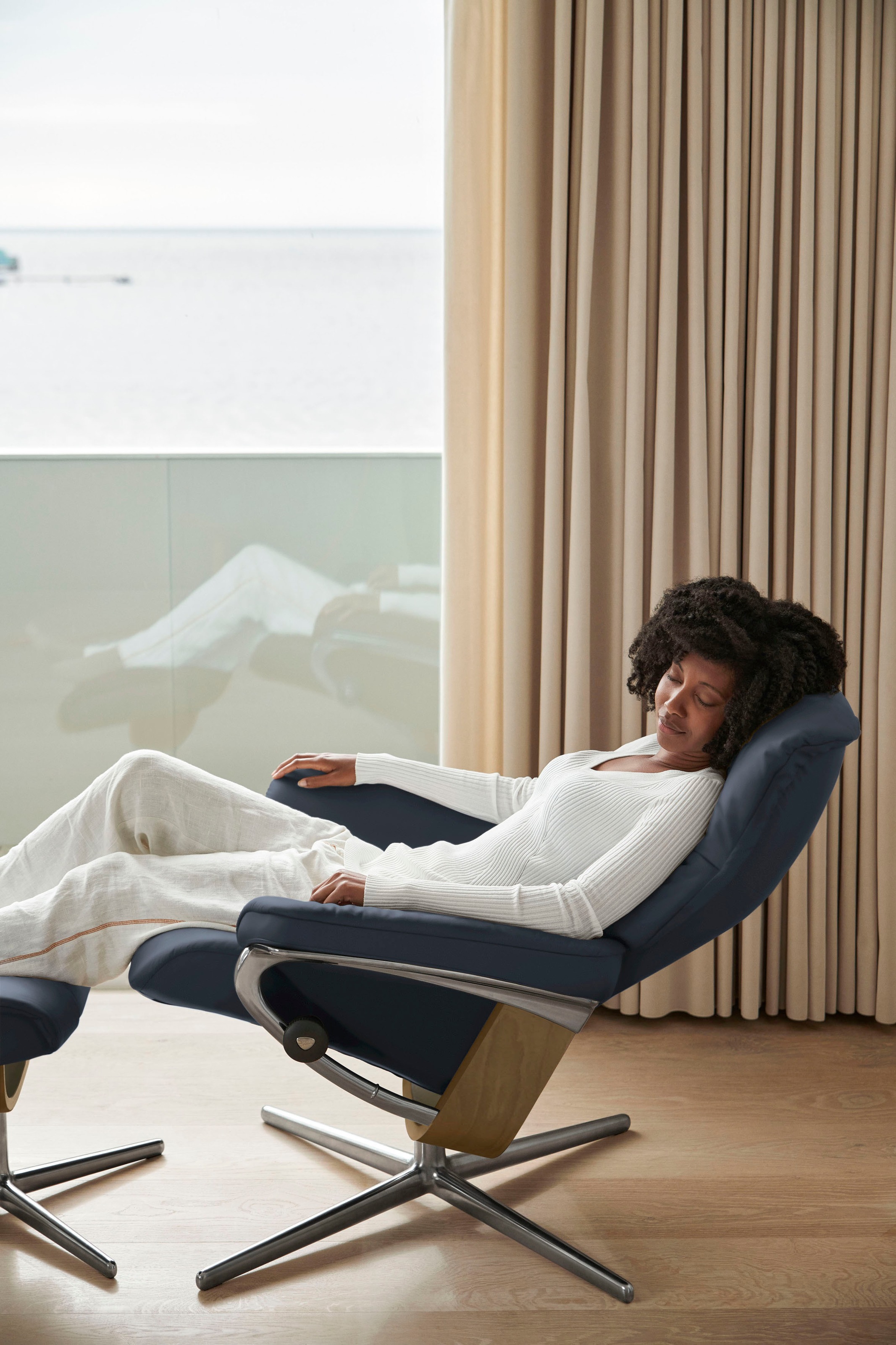Stressless® Relaxsessel »Mayfair«, (Set, Relaxsessel mit Hocker), mit Hocker, mit Cross Base, Größe S, M & L, Holzakzent Eiche
