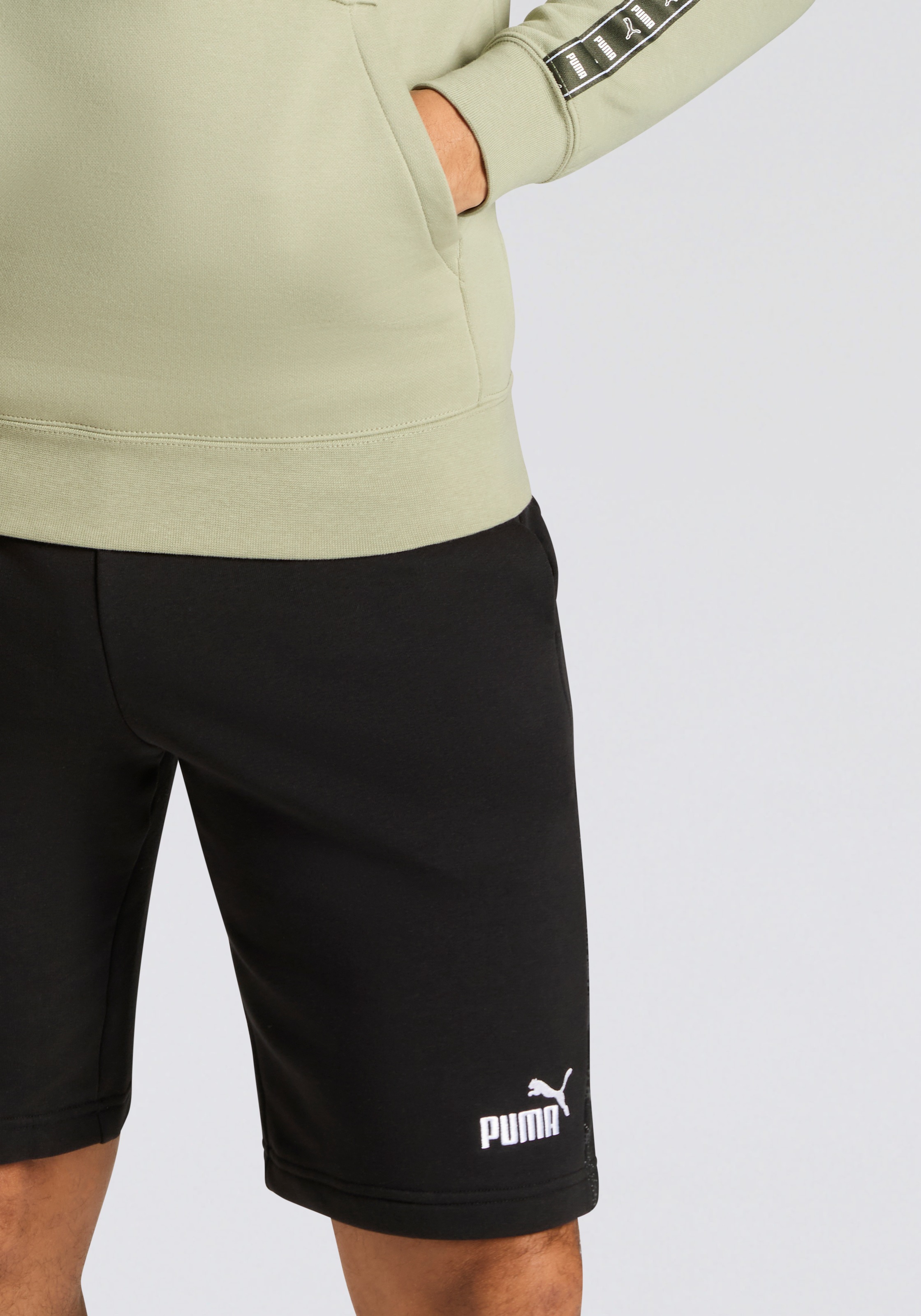 Thumbnail - PUMA Trainingsshorts "ESS CAMO SHORTS TR 10’’" mit Eingrifftaschen, sportlicher Stil, reguläre Passform