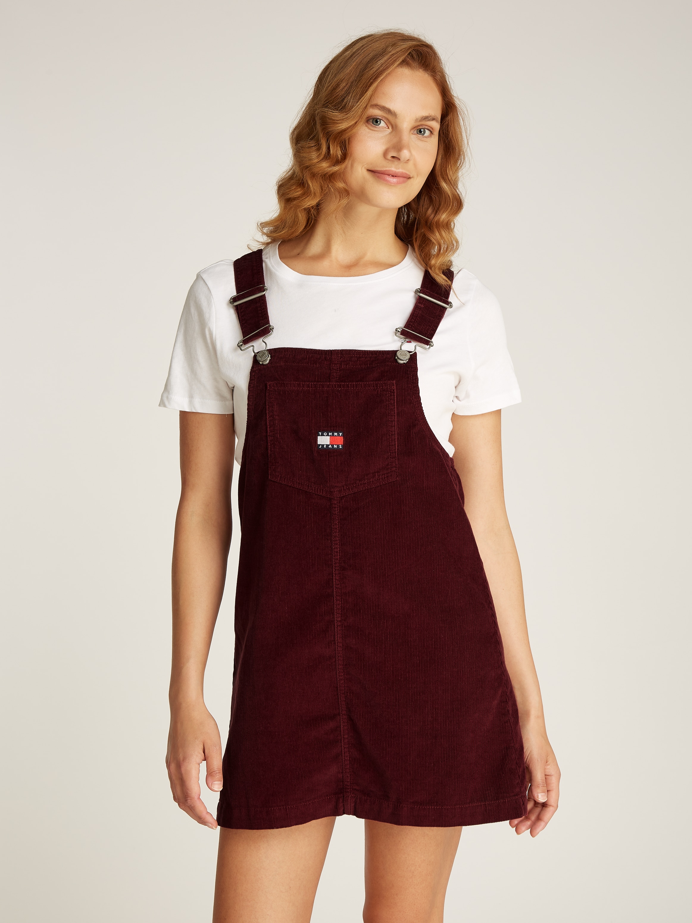 Tommy Jeans Cordkleid "TJW FINE CORD PINAFORE DRESS", aus Feincord