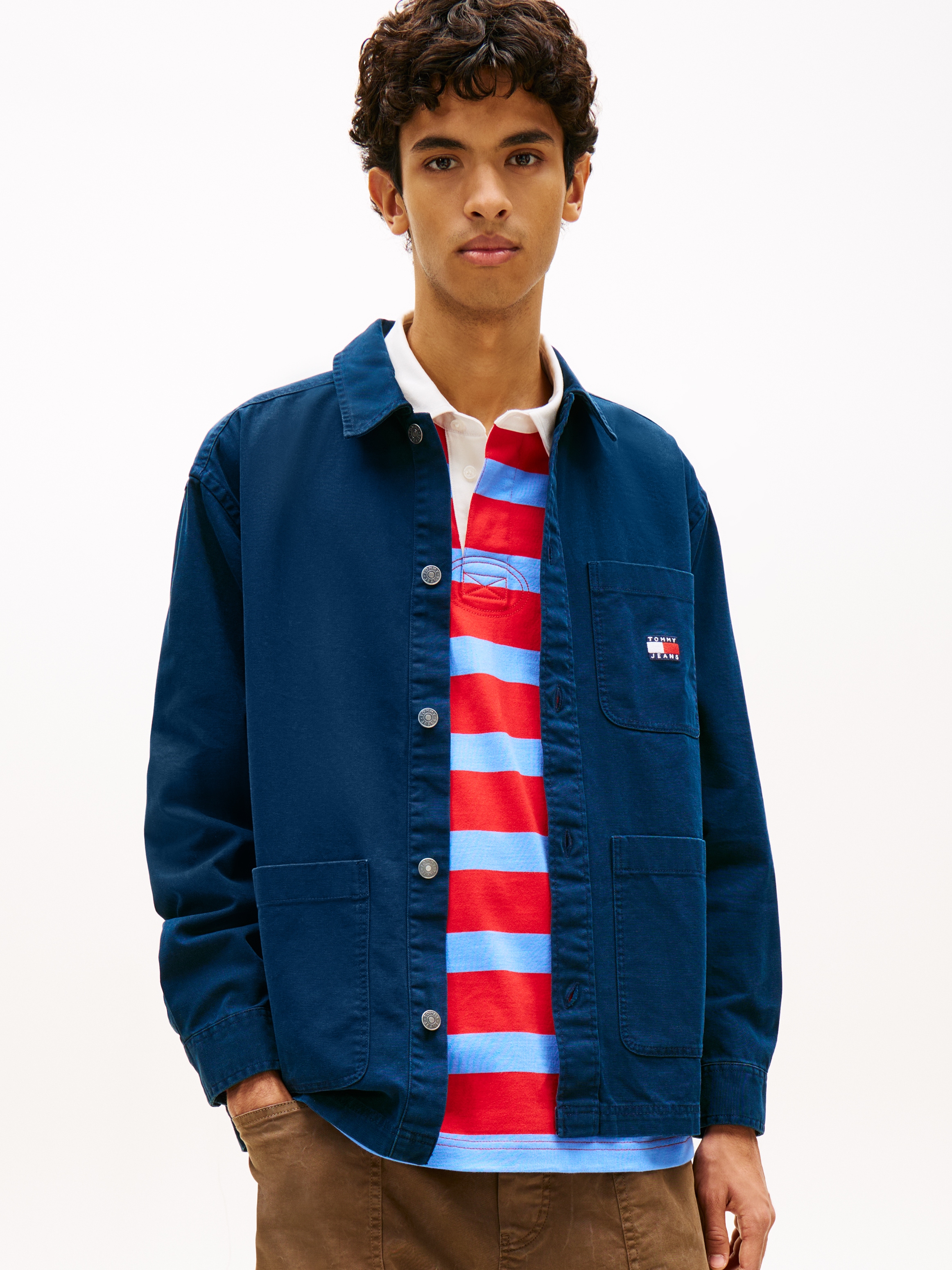 Tommy Jeans Hemdjacke "TJM ESSENTIAL OVERSHIRT" leicht überschnittene Schultern, halbgespreizter Kragen