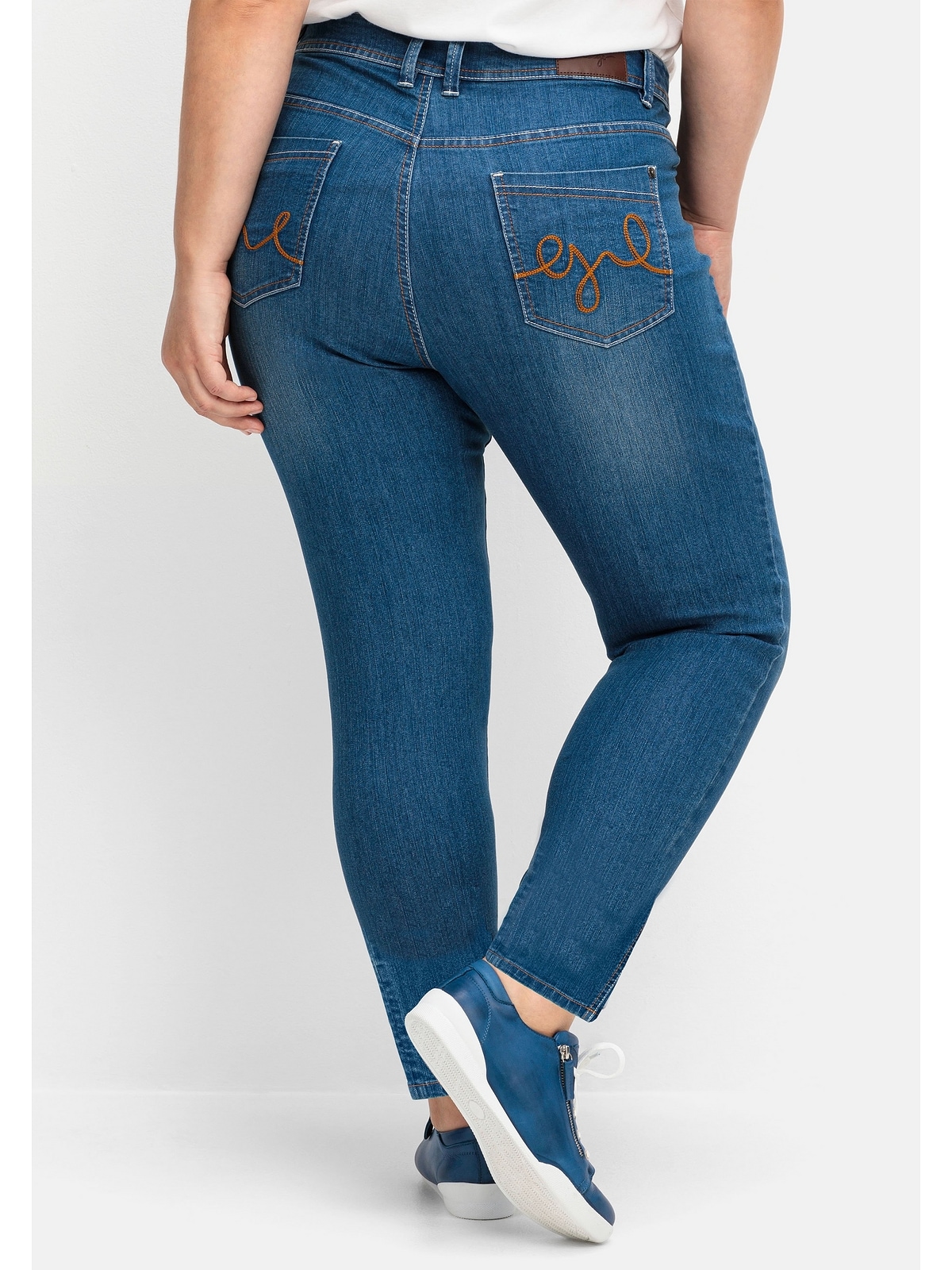 Kontrastnähten | BAUR mit »Die Stretch-Jeans bestellen Größen«, für »Große Schmale« Sheego zweifarbigen