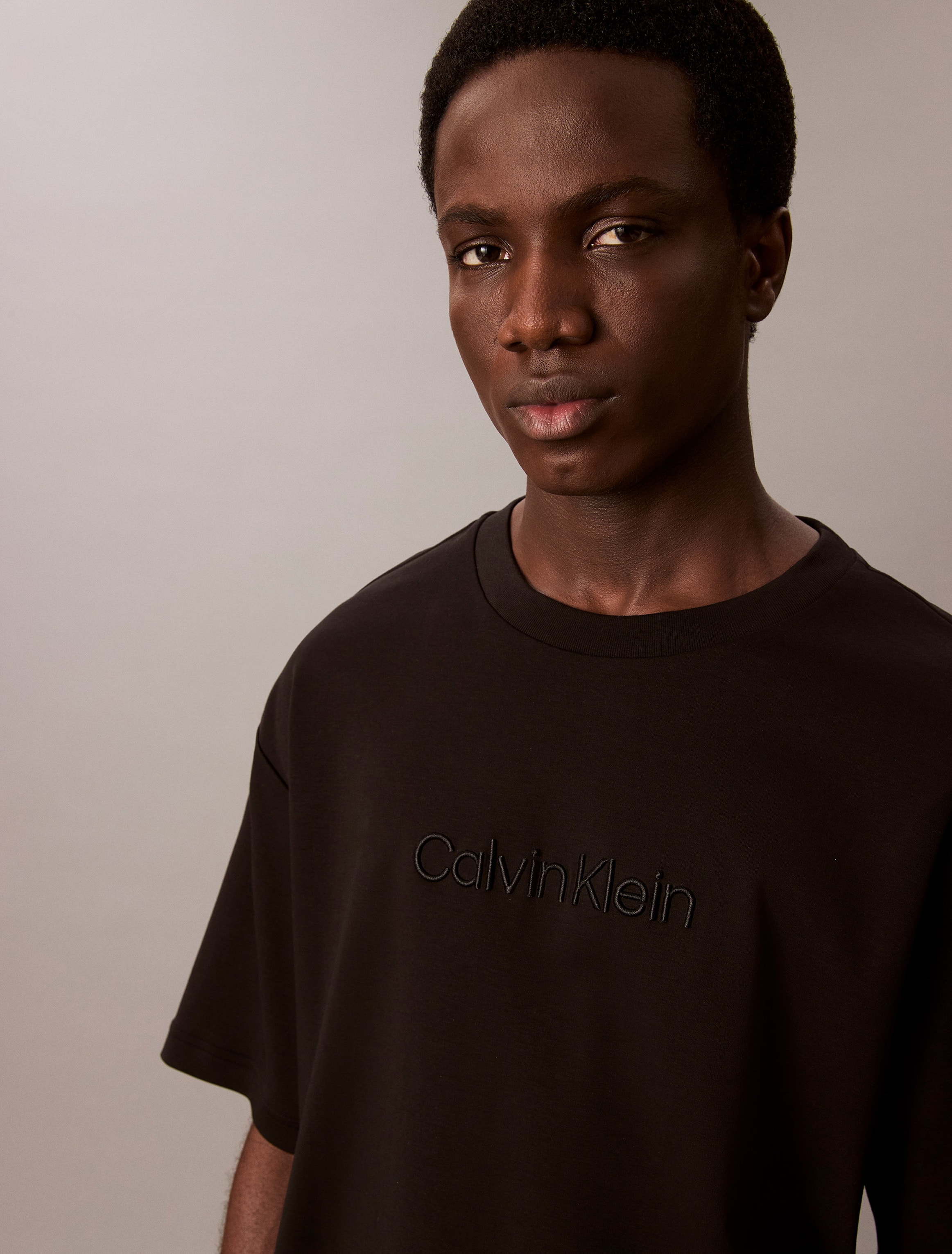Calvin Klein T-Shirt »A - Rel Fashion Logo Tee«, Mit Rundhalsausschnitt