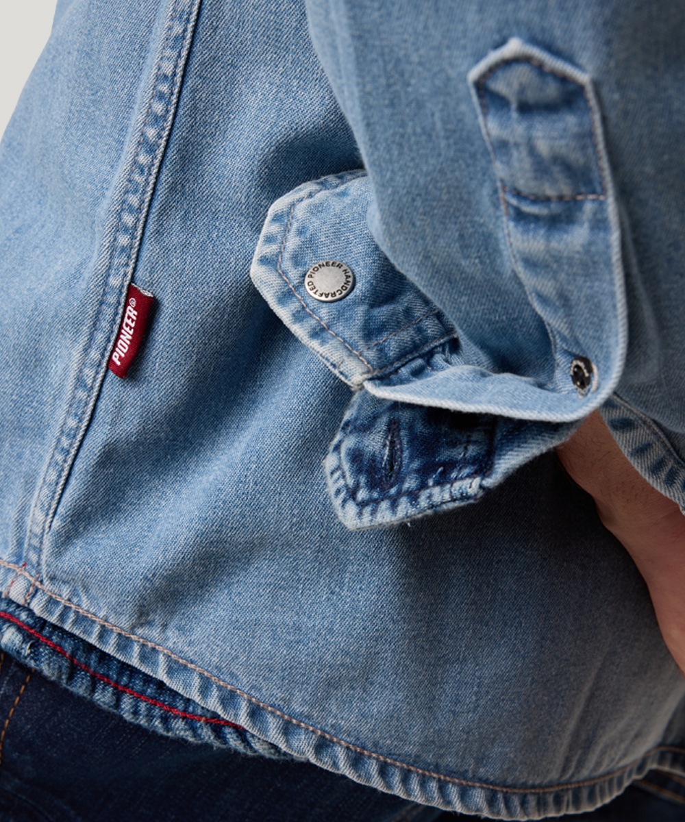 Pioneer Authentic Jeans Jeanshemd, mit Brusttaschen, in blauer Waschung