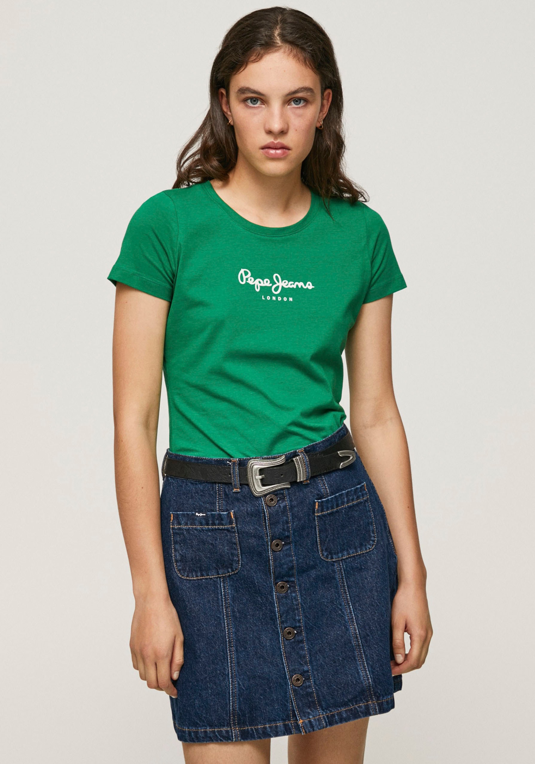 in Optik und kaufen unifarbener für in schlichter Pepe Passform figurbetonter »VIOLETTE«, BAUR T-Shirt Jeans |