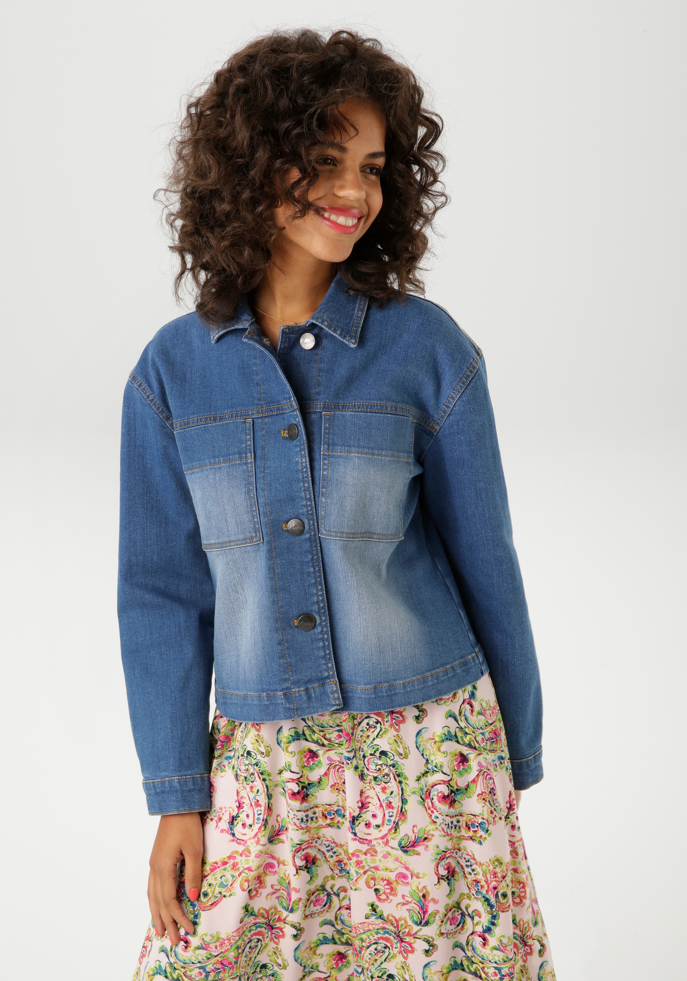 Aniston CASUAL Jeansjacke, in trendiger Used-Waschung günstig online kaufen