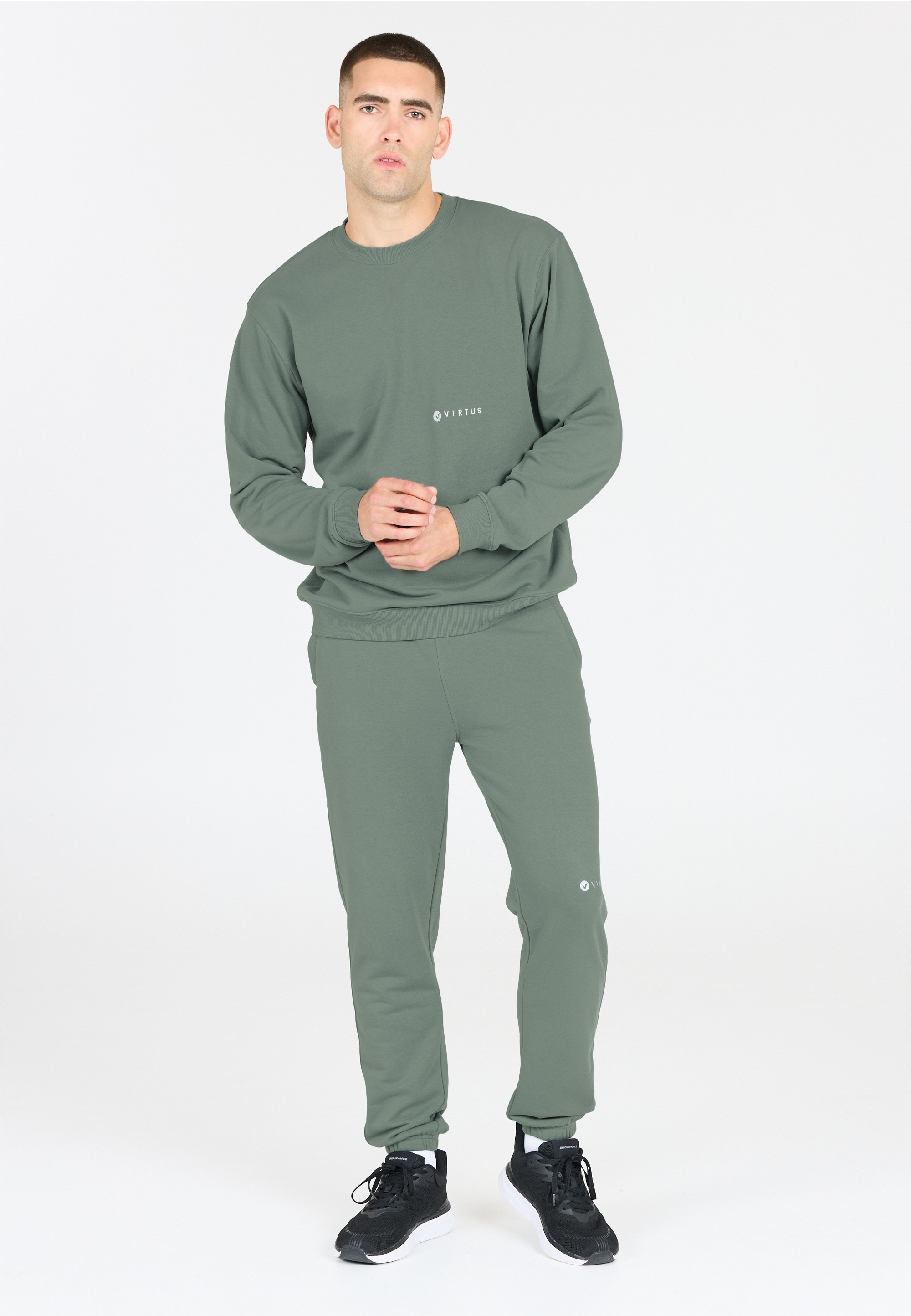 Virtus Sweathose "Kayden", aus weichem Stoff mit sportlichen Akzenten günstig online kaufen