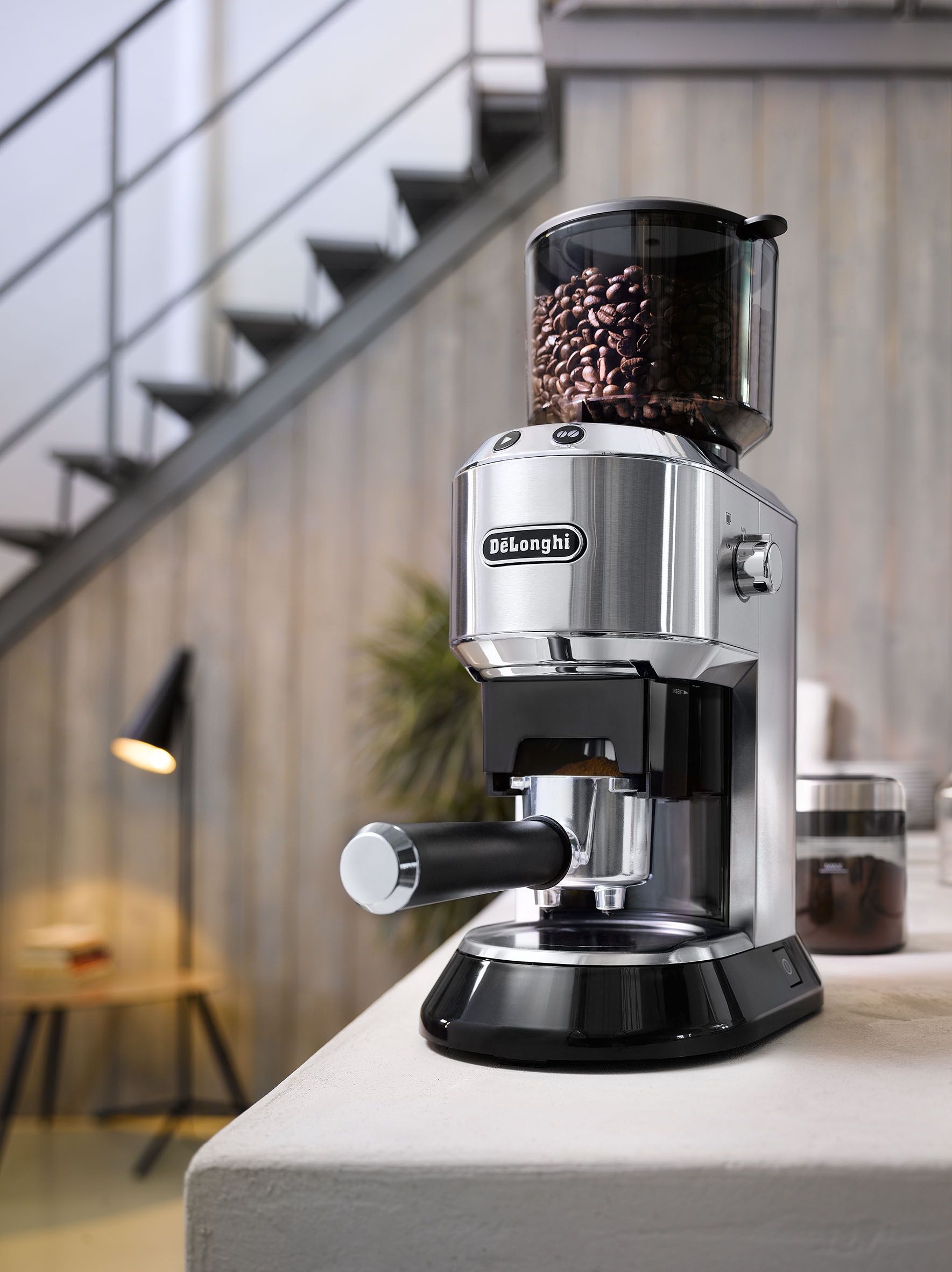 De'Longhi Espressomaschine »ECKG6821.M«, Siebträger, inkl. Kaffeemühle, Tamper, Abschlagbox+ Kännchen