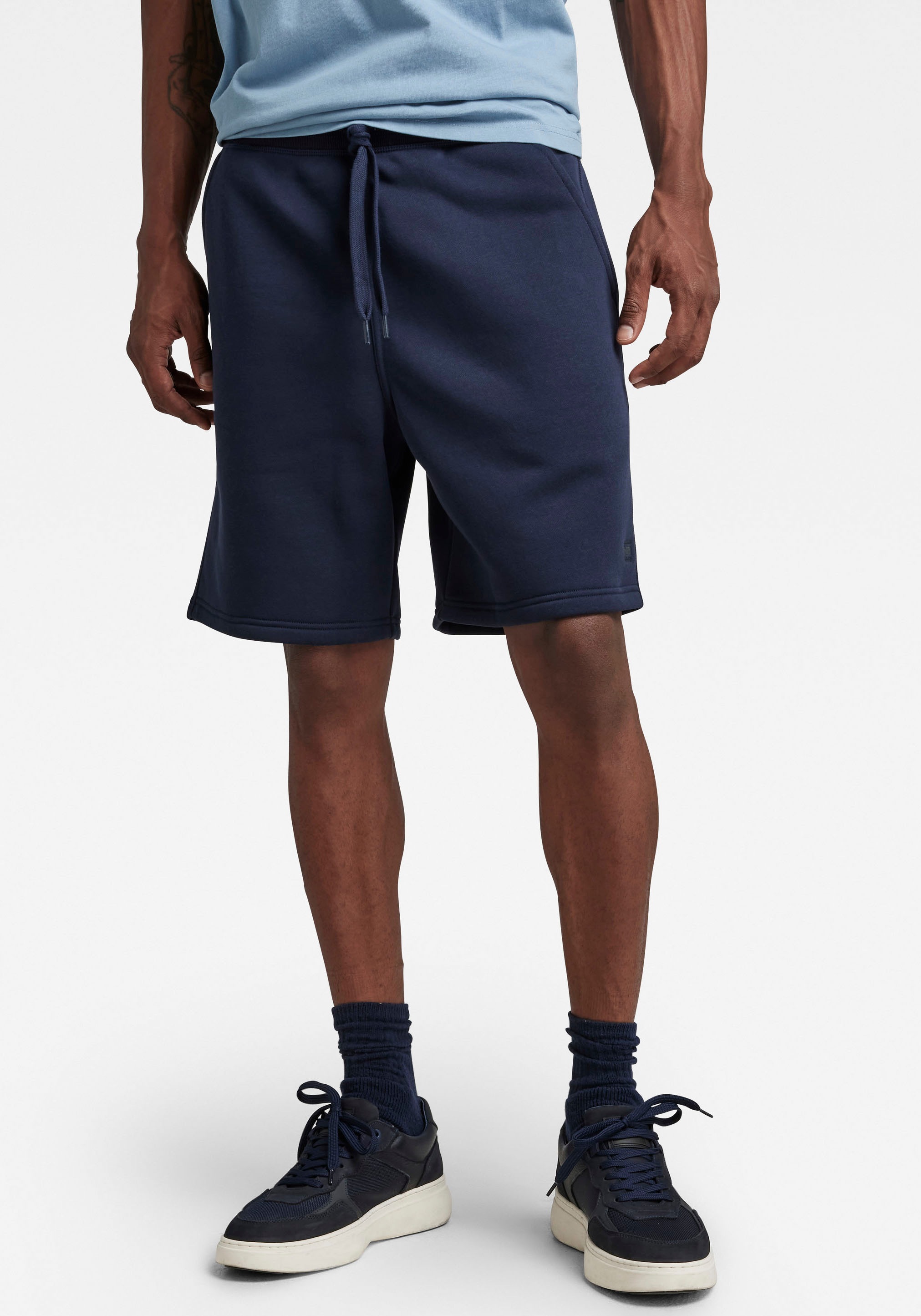 G-Star RAW Sweatshorts »Premium core«, mit kleiner Ton-in-Ton Logostickerei kaufen