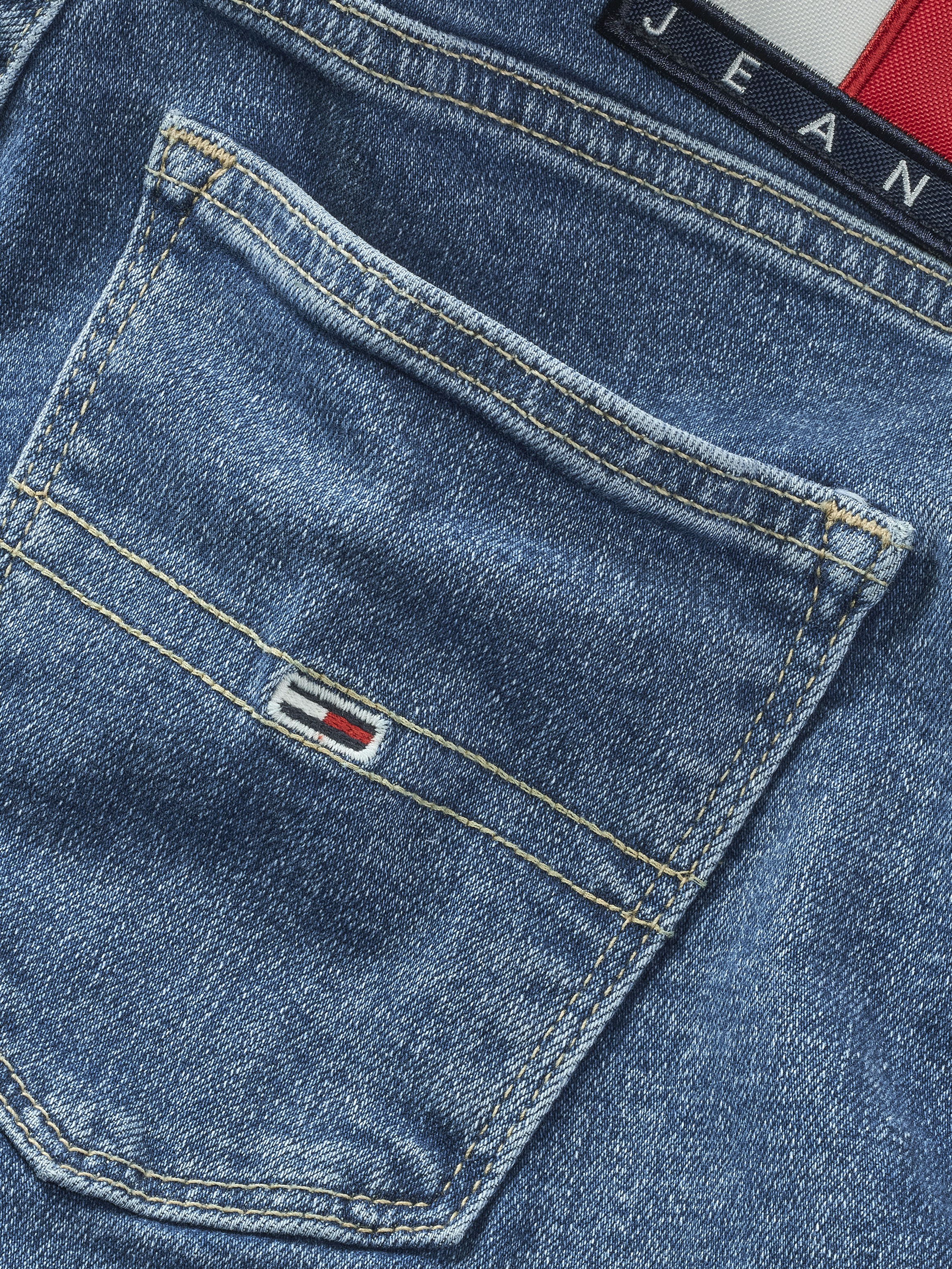 Tommy Jeans Skinny-fit-Jeans »Nora Mid Rise Skinny«, mit Waschung, mit Logo-Badge