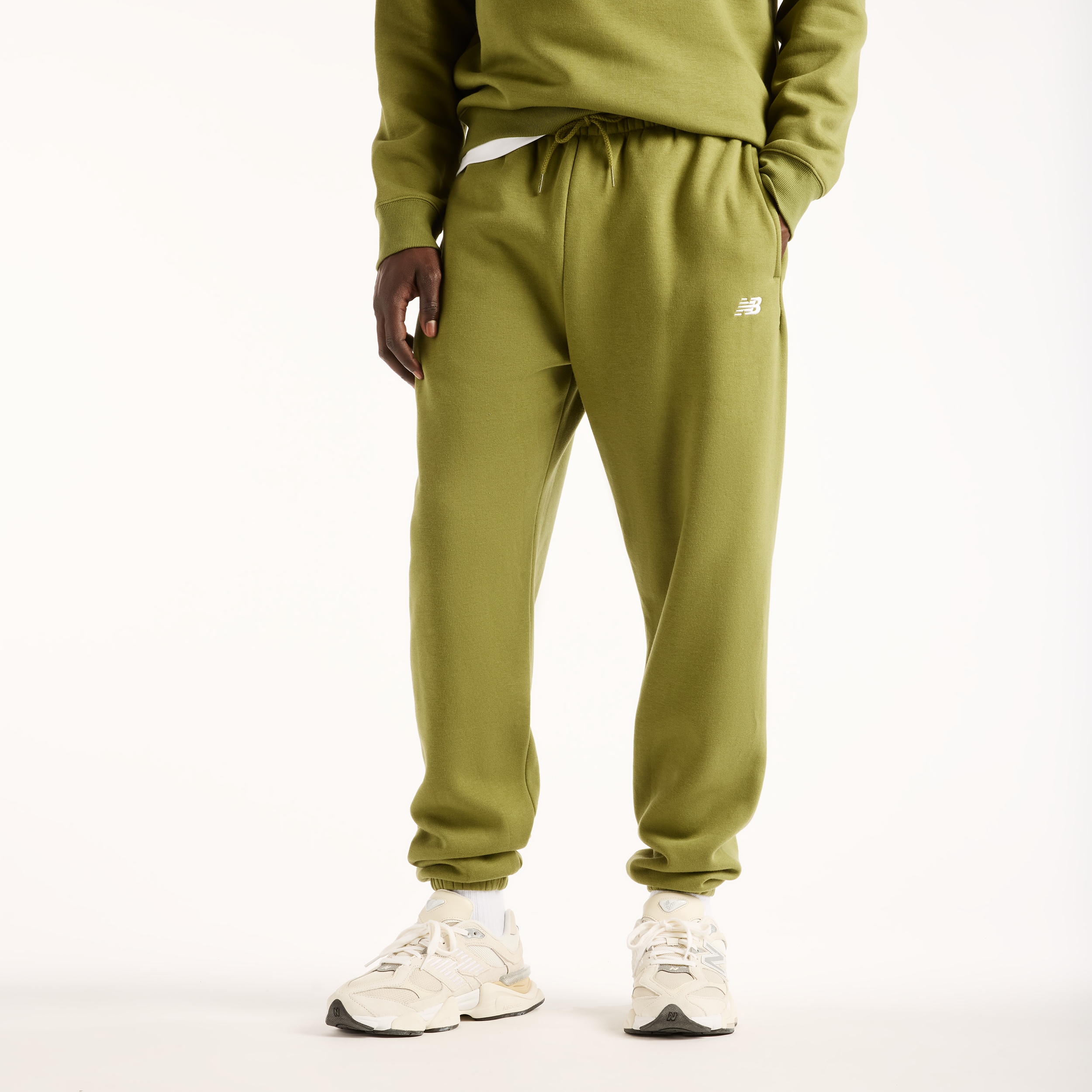 New Balance Jogginghose "SPORT ESSENTIALS FLEECE JOGGER" mit Eingrifftaschen, aus Fleece, lockere Passform