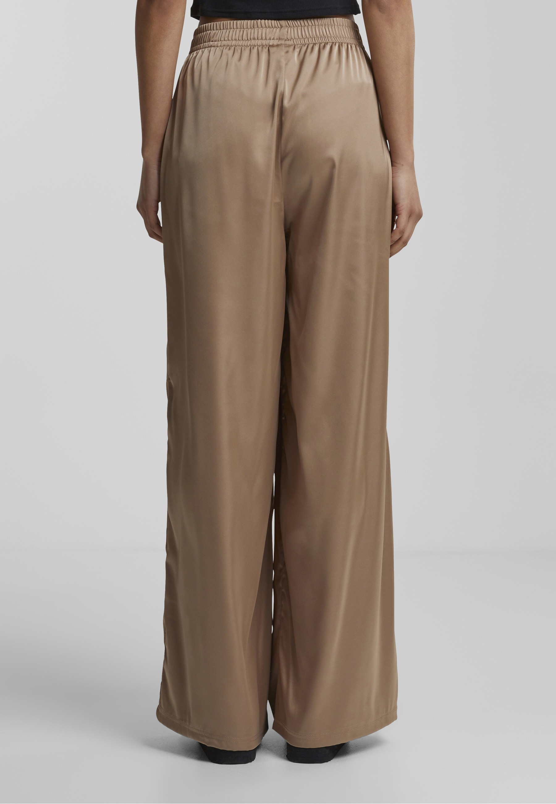 URBAN CLASSICS Stoffhose »Urban Classics Damen Ladies Satin Wide Leg Pants«