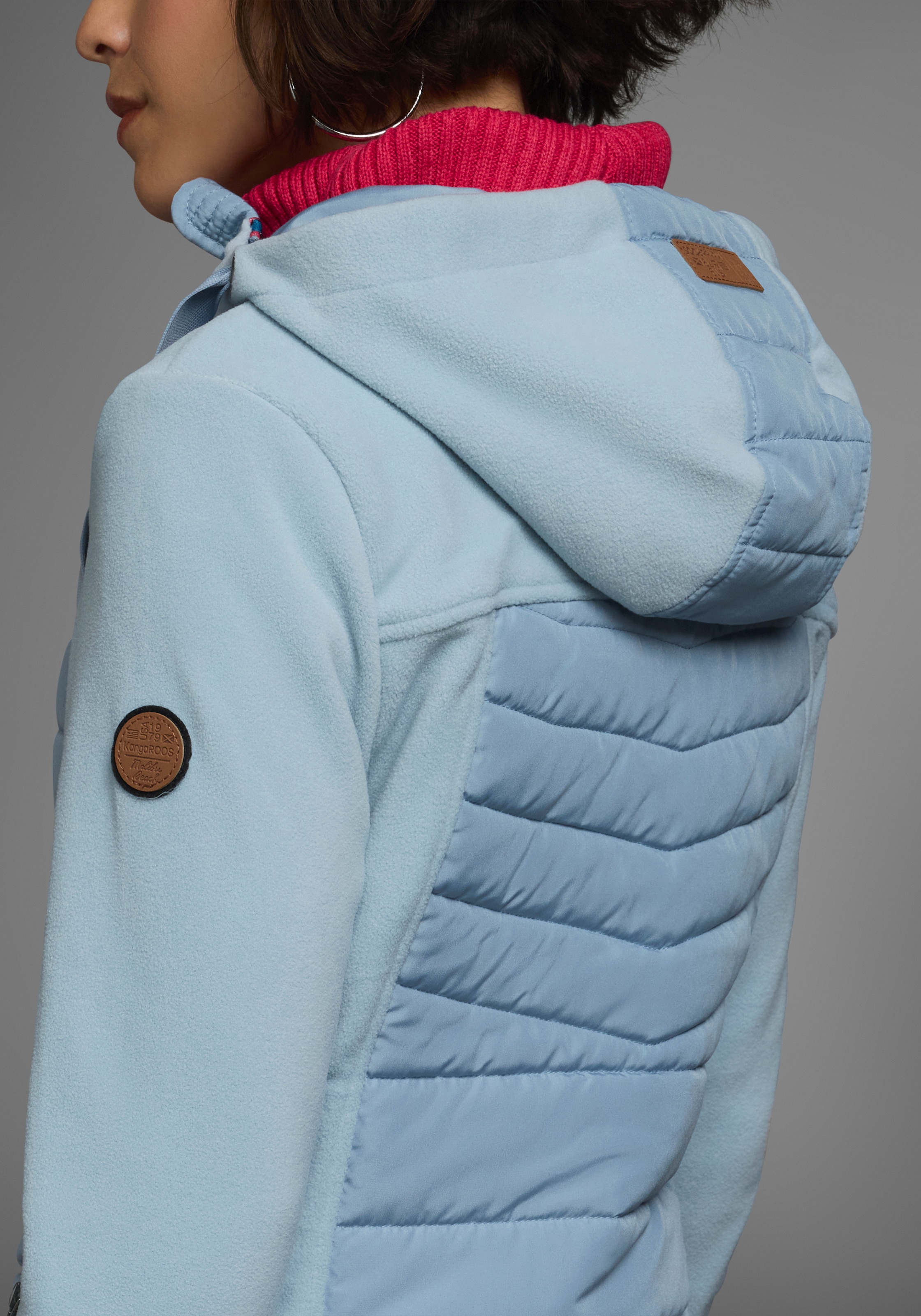 KangaROOS Langjacke, mit Kapuze, leichter Webstoff, figurbetonter Schnitt, mit Kapuze